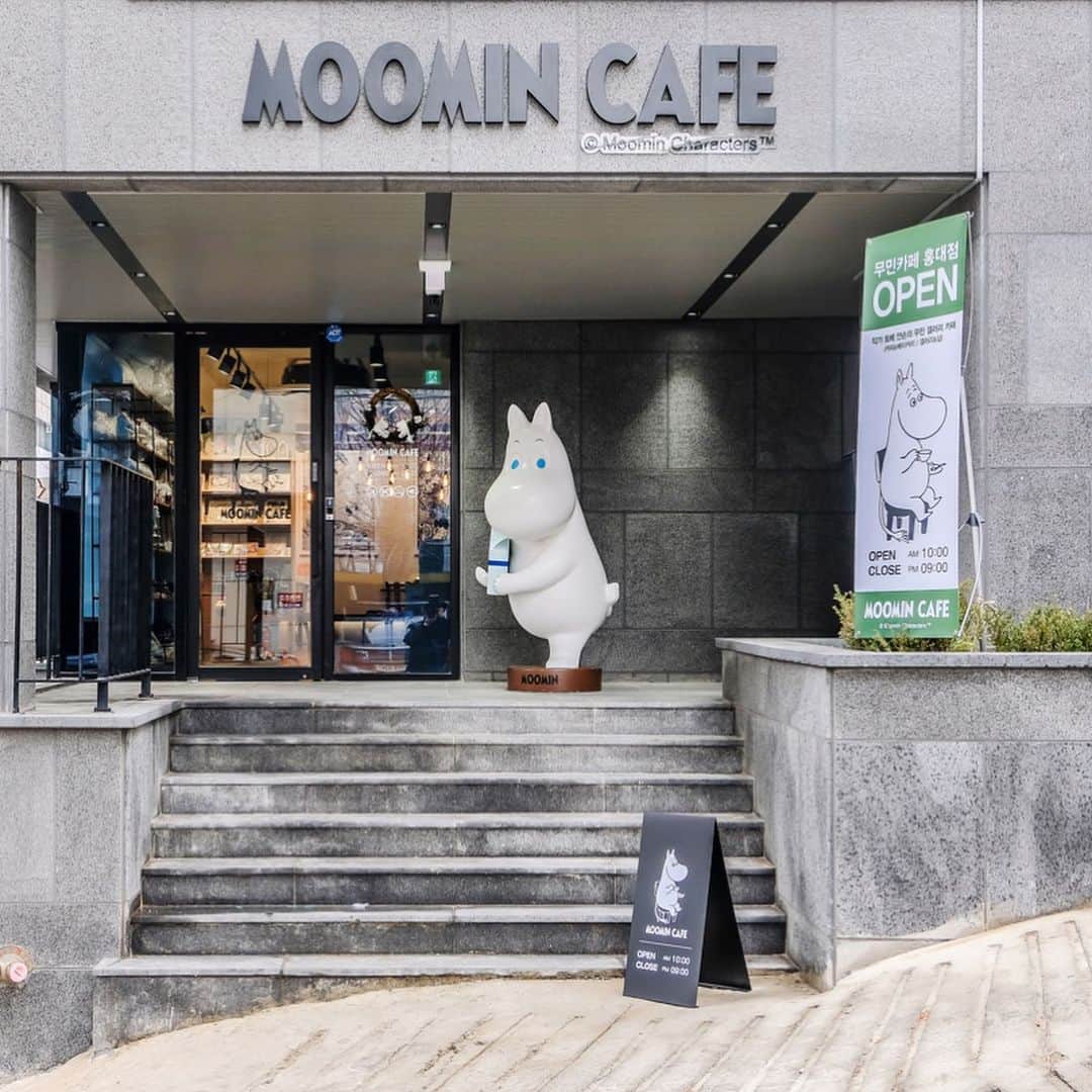 ムーミンさんのインスタグラム写真 - (ムーミンInstagram)「Who’s up for a visit to the new Moomin Café in Seoul?😍 The new Moominous café opened last week❤️ ☕️ 📍 110-3, Wausan-ro, Mapo-gu, Seoul, Korea ☕️ #moomin #moominofficial #moominaroundtheworld」12月18日 20時57分 - moominofficial