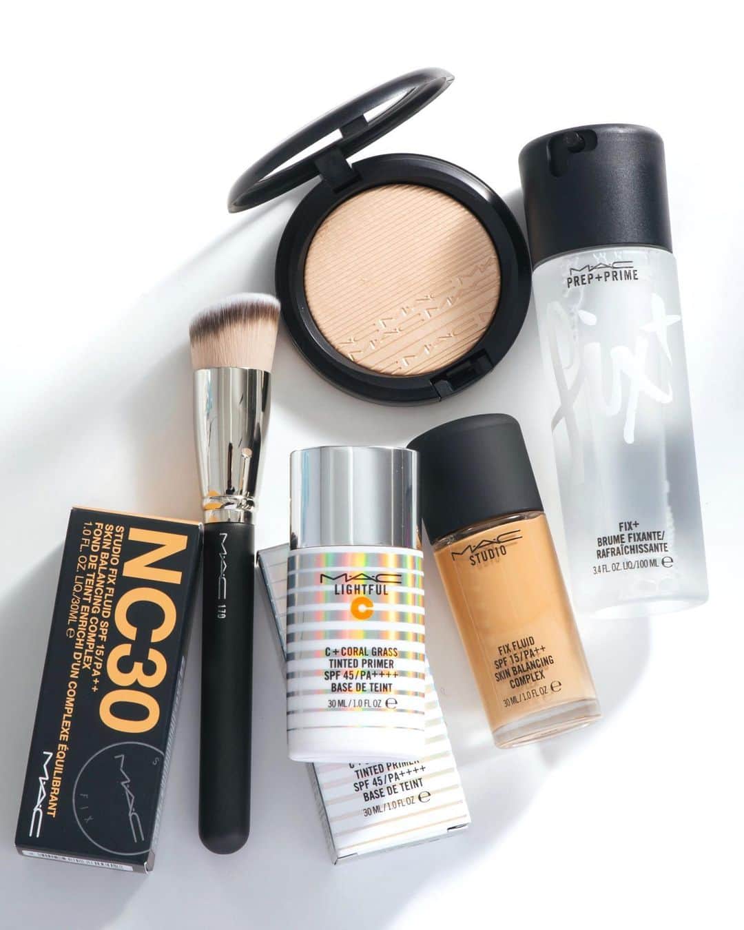 M∙A∙C Cosmetics Japanのインスタグラム：「ㅤ 流行に左右されないナチュラルなツヤ肌✨イベントの多いホリデーシーズンは、基本のベースアイテムをそろえて、夜まで乾燥知らずの美肌をキープ！ ㅤ 高い保湿成分配合、Nissyコラボのリキッドファンデーション、スタジオ フィックス フルイッド SPF15を主役に、お気に入りのベースアイテムを見つけて✨ ㅤ ㅤ #MACXNissy コラボ詳細もお楽しみに♪ #24ファンデ #Nissy #西島隆弘 ㅤ ㅤ DESIGN: M·A·C ARTIST  RINO KASAI @rino416 @macpro_tokyo PHOTO: @takaki_iwata ㅤ ㅤ ㅤ ㅤ ㅤ #MACCosmeticsJapan #MACコスメ #MACCosmetics #コスメ #メイク #スタジオフィックスフルイッド #スタジオフィックス #メイクブラシ #ファンデ #ファンデーション #リキッドファンデーション #ベースメイク #カバー力 #崩れない #ミスト化粧水 #メイク下地 #テカらない #美肌 #メイク法 #カラバリ #makeup #basemakeup #cosmetics #foundation #beauty」