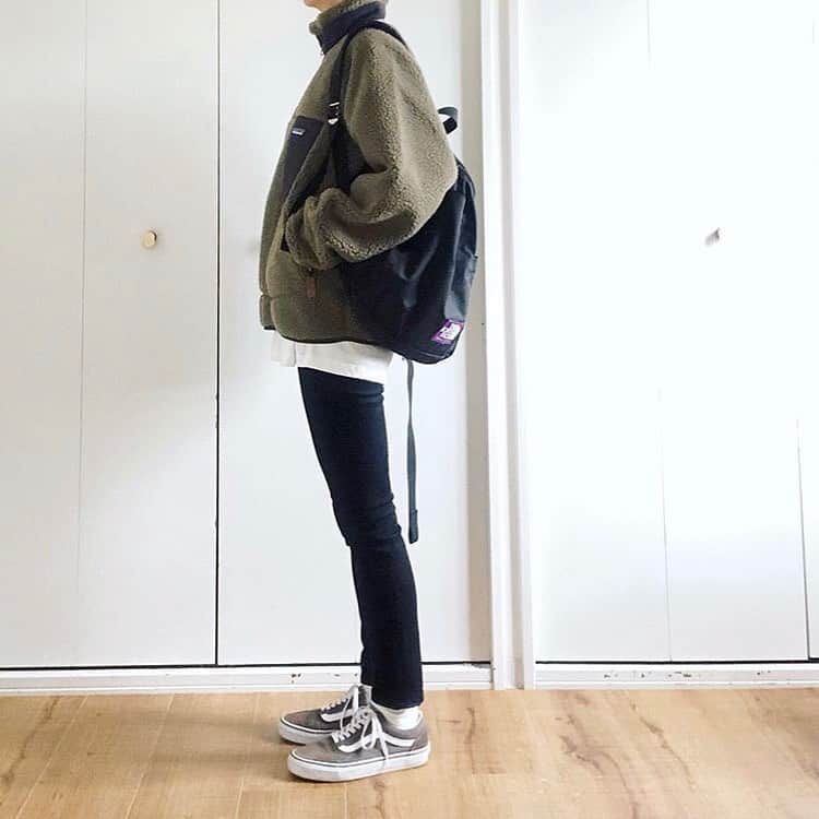 mikiさんのインスタグラム写真 - (mikiInstagram)「* 2019.12.18(wed) ・ patagonia Retro-X キャンプが趣味の私は 単純に防寒服としてキャンプ用に買ったんだけど インスタでみんながお洒落に普段着してるの見て 私もすっかりお洒落着使いしてる(笑) 逆に、キャンプに着て行ったら １回でもの凄い煙の臭いまみれになったから みんなに洗い方聞いてキレイキレイして、、、 もうキャンプで着てません😂笑 来年は古着のRetro狙おうかな♡ ・ ・  #アウトドアファッション #アウトドアコーデ #outdoor #patagonia #retrox #レトロx #パタゴニア #パタゴニアレトロx #パタゴニアフリース #秋コーデ #冬コーデ #高身長コーデ #オーバーサイズ #カジュアルコーデ #ゆるコーデ  #着比べコーデ #着回しコーデ #フリースコーデ #大人カジュアル #スニーカー女子 #メンズライク女子 #メンズライクコーデ #ボーイッシュコーデ #camp #キャンプコーデ」12月18日 21時00分 - miki__072
