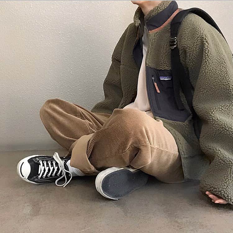 mikiさんのインスタグラム写真 - (mikiInstagram)「* 2019.12.18(wed) ・ patagonia Retro-X キャンプが趣味の私は 単純に防寒服としてキャンプ用に買ったんだけど インスタでみんながお洒落に普段着してるの見て 私もすっかりお洒落着使いしてる(笑) 逆に、キャンプに着て行ったら １回でもの凄い煙の臭いまみれになったから みんなに洗い方聞いてキレイキレイして、、、 もうキャンプで着てません😂笑 来年は古着のRetro狙おうかな♡ ・ ・  #アウトドアファッション #アウトドアコーデ #outdoor #patagonia #retrox #レトロx #パタゴニア #パタゴニアレトロx #パタゴニアフリース #秋コーデ #冬コーデ #高身長コーデ #オーバーサイズ #カジュアルコーデ #ゆるコーデ  #着比べコーデ #着回しコーデ #フリースコーデ #大人カジュアル #スニーカー女子 #メンズライク女子 #メンズライクコーデ #ボーイッシュコーデ #camp #キャンプコーデ」12月18日 21時00分 - miki__072
