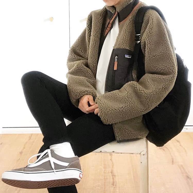mikiさんのインスタグラム写真 - (mikiInstagram)「* 2019.12.18(wed) ・ patagonia Retro-X キャンプが趣味の私は 単純に防寒服としてキャンプ用に買ったんだけど インスタでみんながお洒落に普段着してるの見て 私もすっかりお洒落着使いしてる(笑) 逆に、キャンプに着て行ったら １回でもの凄い煙の臭いまみれになったから みんなに洗い方聞いてキレイキレイして、、、 もうキャンプで着てません😂笑 来年は古着のRetro狙おうかな♡ ・ ・  #アウトドアファッション #アウトドアコーデ #outdoor #patagonia #retrox #レトロx #パタゴニア #パタゴニアレトロx #パタゴニアフリース #秋コーデ #冬コーデ #高身長コーデ #オーバーサイズ #カジュアルコーデ #ゆるコーデ  #着比べコーデ #着回しコーデ #フリースコーデ #大人カジュアル #スニーカー女子 #メンズライク女子 #メンズライクコーデ #ボーイッシュコーデ #camp #キャンプコーデ」12月18日 21時00分 - miki__072