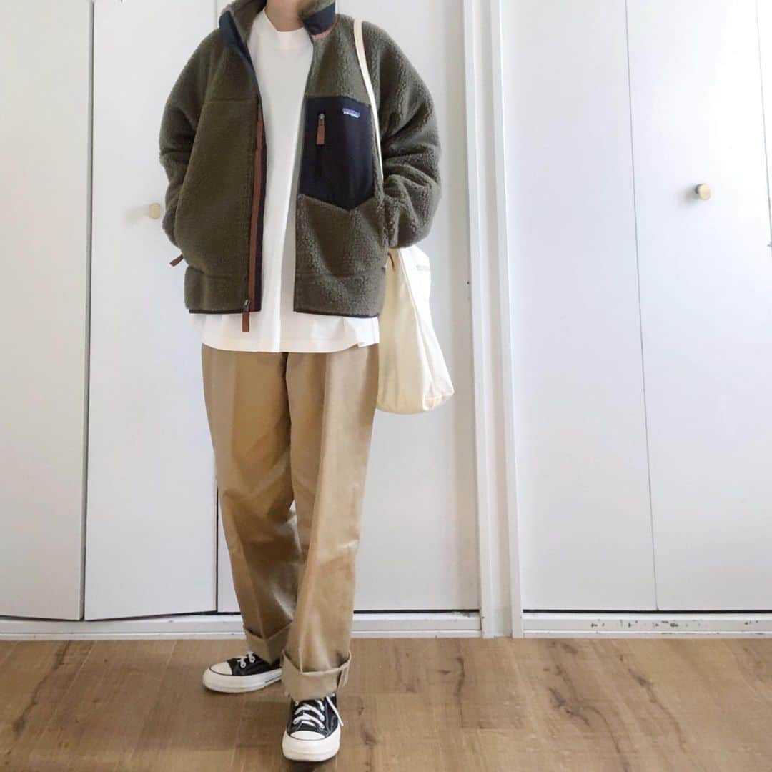 mikiさんのインスタグラム写真 - (mikiInstagram)「* 2019.12.18(wed) ・ patagonia Retro-X キャンプが趣味の私は 単純に防寒服としてキャンプ用に買ったんだけど インスタでみんながお洒落に普段着してるの見て 私もすっかりお洒落着使いしてる(笑) 逆に、キャンプに着て行ったら １回でもの凄い煙の臭いまみれになったから みんなに洗い方聞いてキレイキレイして、、、 もうキャンプで着てません😂笑 来年は古着のRetro狙おうかな♡ ・ ・  #アウトドアファッション #アウトドアコーデ #outdoor #patagonia #retrox #レトロx #パタゴニア #パタゴニアレトロx #パタゴニアフリース #秋コーデ #冬コーデ #高身長コーデ #オーバーサイズ #カジュアルコーデ #ゆるコーデ  #着比べコーデ #着回しコーデ #フリースコーデ #大人カジュアル #スニーカー女子 #メンズライク女子 #メンズライクコーデ #ボーイッシュコーデ #camp #キャンプコーデ」12月18日 21時00分 - miki__072