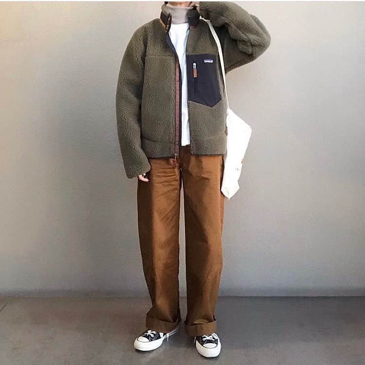 mikiさんのインスタグラム写真 - (mikiInstagram)「* 2019.12.18(wed) ・ patagonia Retro-X キャンプが趣味の私は 単純に防寒服としてキャンプ用に買ったんだけど インスタでみんながお洒落に普段着してるの見て 私もすっかりお洒落着使いしてる(笑) 逆に、キャンプに着て行ったら １回でもの凄い煙の臭いまみれになったから みんなに洗い方聞いてキレイキレイして、、、 もうキャンプで着てません😂笑 来年は古着のRetro狙おうかな♡ ・ ・  #アウトドアファッション #アウトドアコーデ #outdoor #patagonia #retrox #レトロx #パタゴニア #パタゴニアレトロx #パタゴニアフリース #秋コーデ #冬コーデ #高身長コーデ #オーバーサイズ #カジュアルコーデ #ゆるコーデ  #着比べコーデ #着回しコーデ #フリースコーデ #大人カジュアル #スニーカー女子 #メンズライク女子 #メンズライクコーデ #ボーイッシュコーデ #camp #キャンプコーデ」12月18日 21時00分 - miki__072