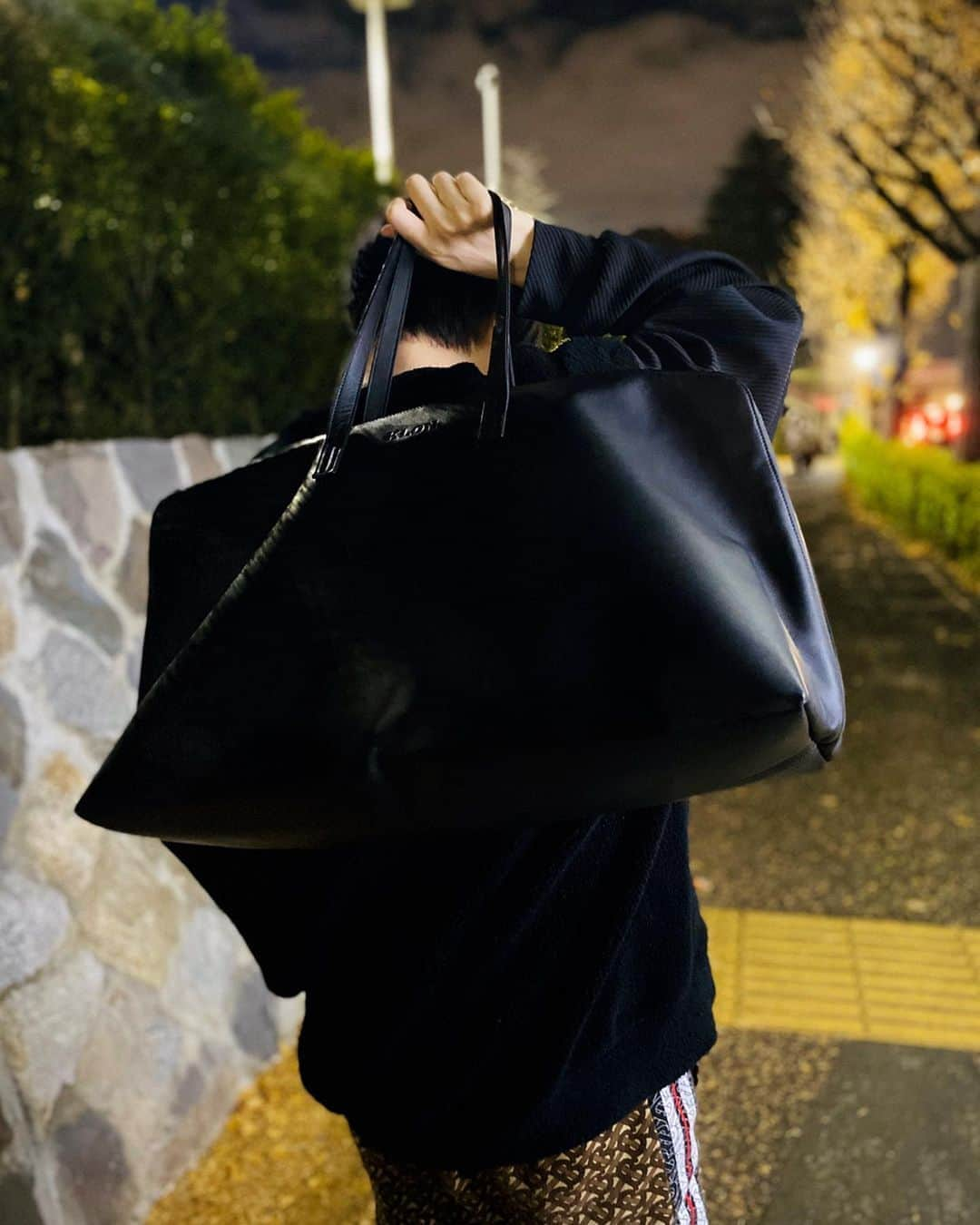 桜田通さんのインスタグラム写真 - (桜田通Instagram)「KLONのバッグこれで4個目だ👜 現場とかで使うバッグに最適🔥 Photo by @nosukegram.japan  #klon」12月18日 21時12分 - dorisakurada