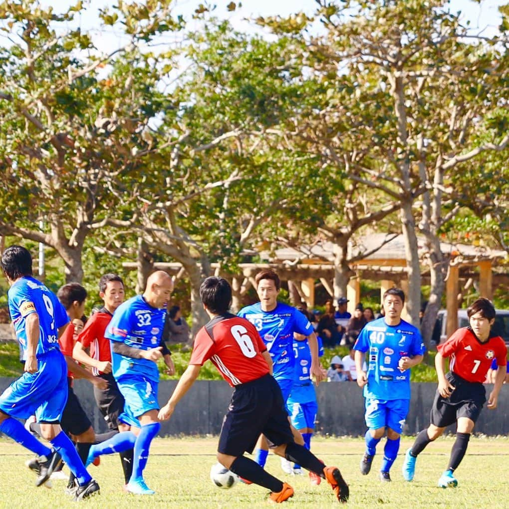 福西崇史さんのインスタグラム写真 - (福西崇史Instagram)「. サッカーの繋がりって素晴らしい⚽️ . . 1枚目の寝てるりょうた（都築龍太）と2枚目の夢みるりょうた（子供）笑 . #プレー写真 #あぁー楽しかった #身体中筋肉痛 #東京の寒さにこたえてる💦 #soccer #ドリームマッチ宮古島2019 #instagood #instaphoto」12月18日 21時30分 - takashi_fukunishi