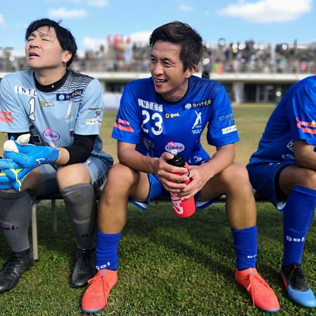 福西崇史さんのインスタグラム写真 - (福西崇史Instagram)「. サッカーの繋がりって素晴らしい⚽️ . . 1枚目の寝てるりょうた（都築龍太）と2枚目の夢みるりょうた（子供）笑 . #プレー写真 #あぁー楽しかった #身体中筋肉痛 #東京の寒さにこたえてる💦 #soccer #ドリームマッチ宮古島2019 #instagood #instaphoto」12月18日 21時30分 - takashi_fukunishi