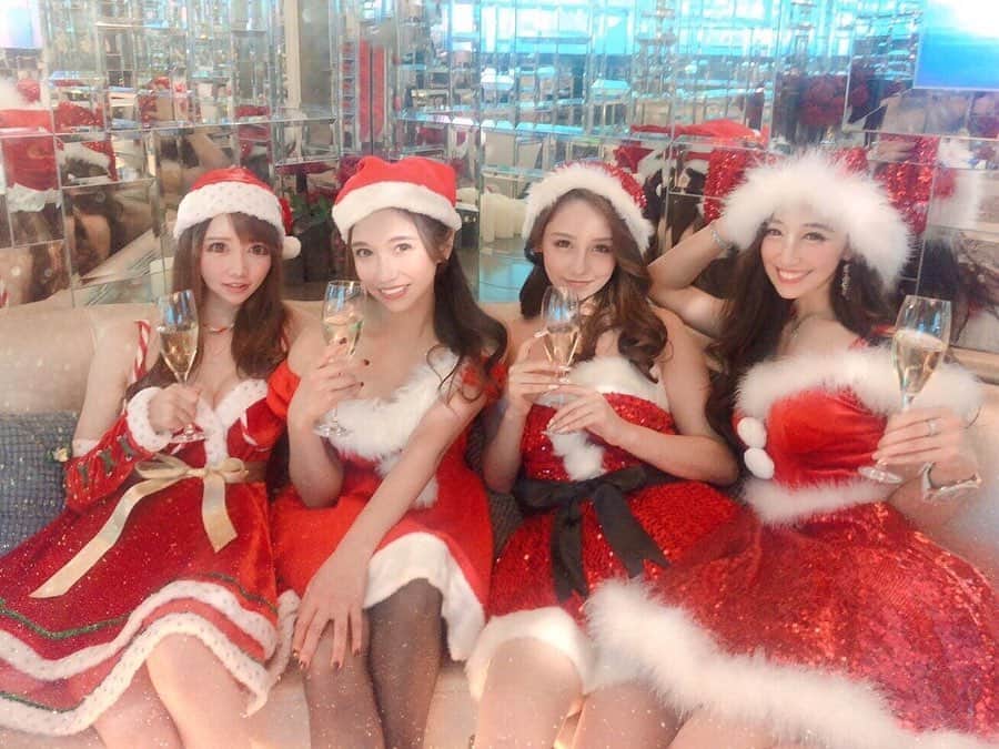天音ゆめかさんのインスタグラム写真 - (天音ゆめかInstagram)「一足早めのクリスマス女子会🎅🎄たのしかった💗  #theskybar #麻布十番 #サンタ女子会 #クリスマス女子会 #🎅 #🎄#女子会 #サンタコスプレ #サンタコス #コスプレ #港区女子 #キャバ嬢  #天音ゆめ #天音ゆめ #instagood #japanesegiri #cute #Xmas #followme #like4like #맞팔 #셀피」12月18日 21時31分 - yumeka_0x0