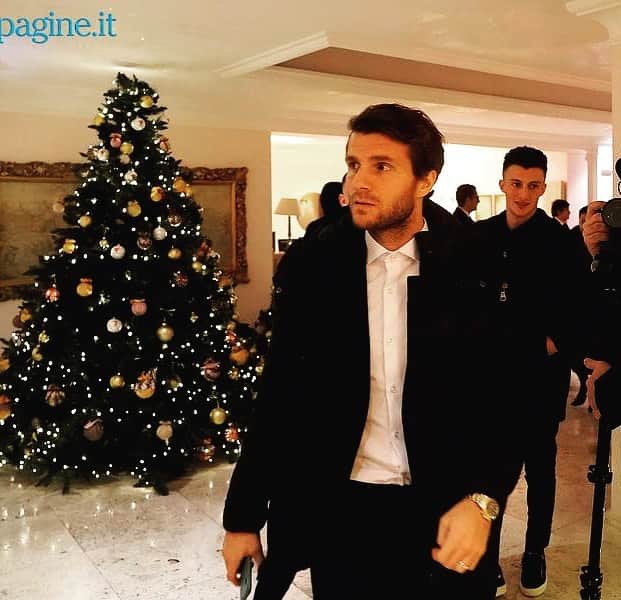 ペルパリム・ヘテマイのインスタグラム：「🎄 🦍」