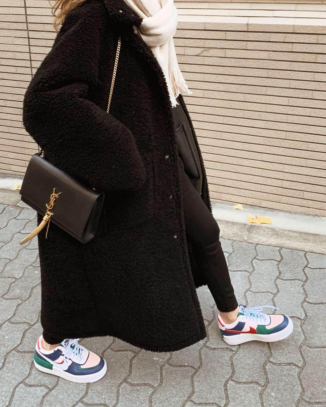 Akaneさんのインスタグラム写真 - (AkaneInstagram)「sneaker coordinate @nike  AF1のシャドウ👟 ソールが厚くてかなり履き心地いい🙆‍♀️✨ カラバリもたくさんあるんだけど、カラフルなマルチカラーは可愛くて歩くのも楽しくなるね☺️🧡 詳細はWEARからチェックしてみて下さい❤︎ #NIKE #PR #airforce1 #airforce1shadow」12月18日 21時27分 - 117akane