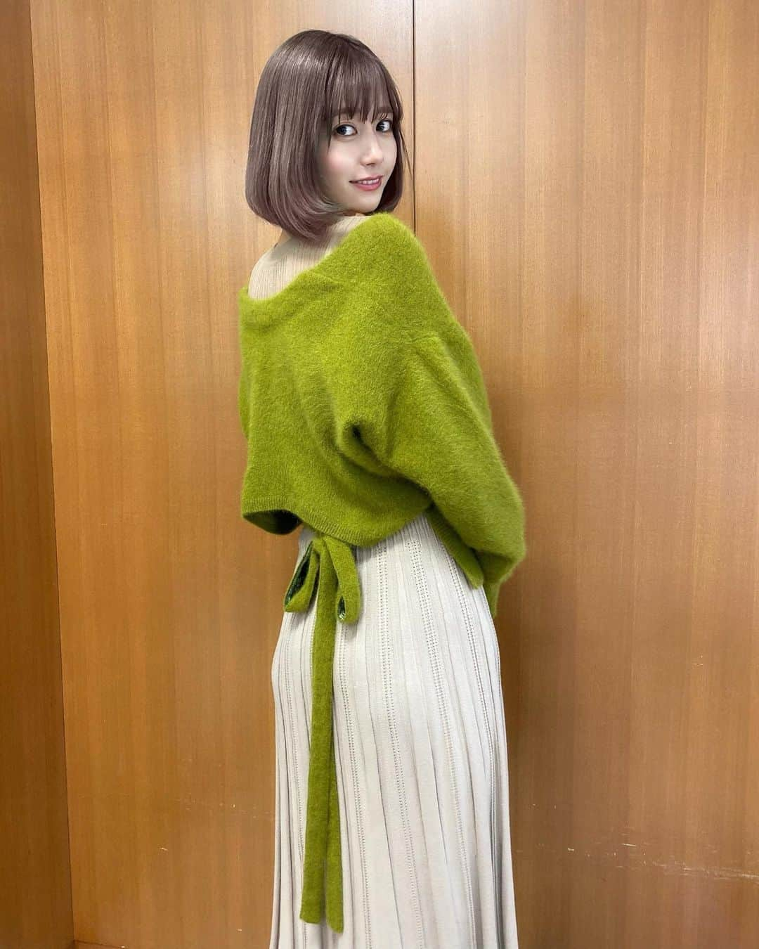 ゆきりぬさんのインスタグラム写真 - (ゆきりぬInstagram)「東大王見てくださった方ありがとうございました！(まだ終わってないけど) 今日の東大王で着ていた衣装は @snidel_official さんのでした！ . . 後ろのリボンがめっちゃかわいかった〜！ ベージュのワンピースも一枚で着てもすごくシックで良さそう。 靴はぽっくりみたいに厚底で革の感じが今っぽくてオシャレだった〜！ #snidel #東大王」12月18日 21時31分 - yukirin_u