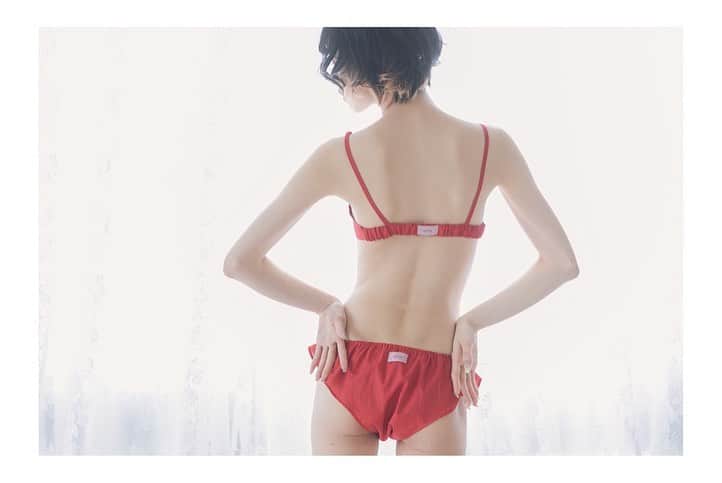 永井亜子さんのインスタグラム写真 - (永井亜子Instagram)「天然素材を使った大人かわいい「締め付けない」下着ブランド　qilinさんの撮影をしました📸 私も元々ノンワイヤーとか締め付けがないタイプのものが好きなので、とても着心地が良かったです✌️ @qilin.underwear 📸　@daisukekiyota 💄　@natsuruki  #qilin #underwear」12月18日 21時33分 - ako_nagai