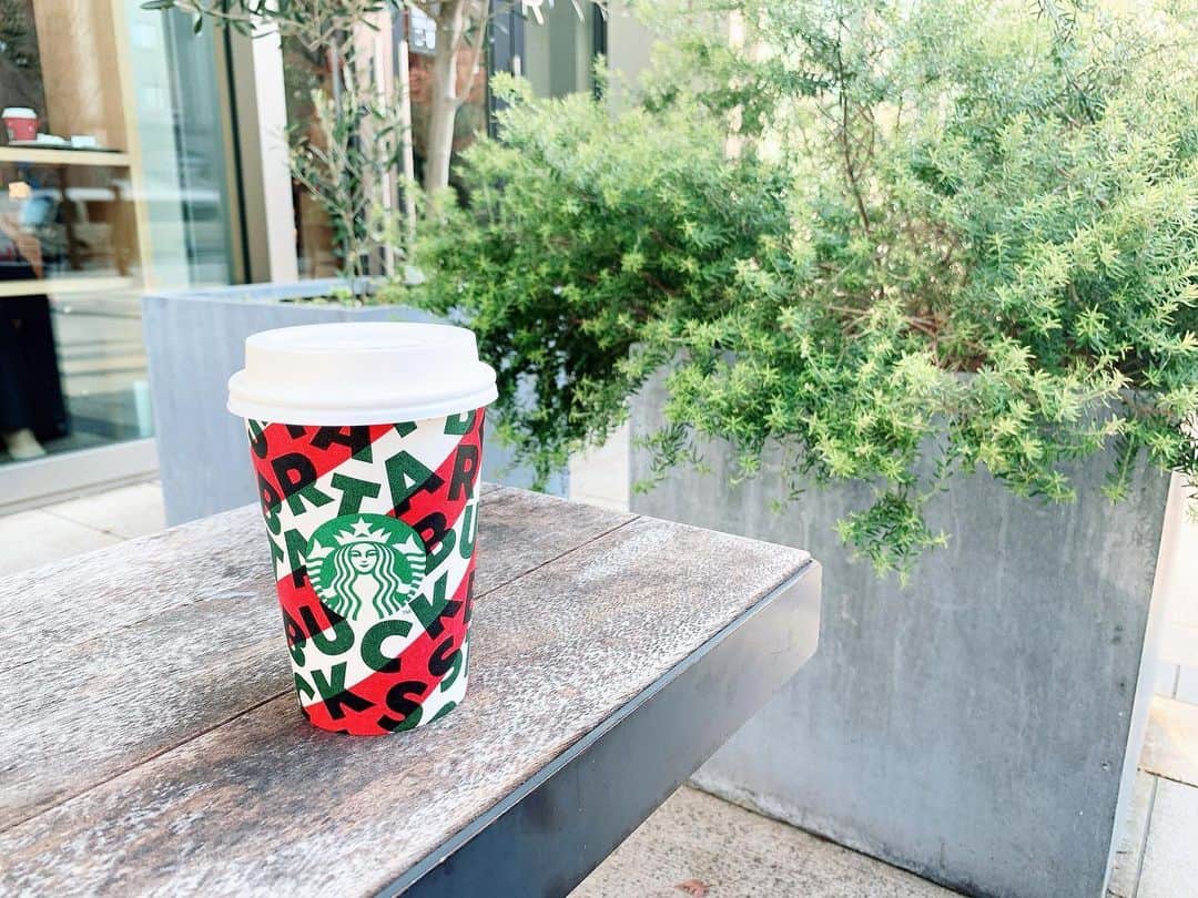 木南清香さんのインスタグラム写真 - (木南清香Instagram)「🎄🥤⭐️ ・ ・ 今日は暖かったから、 久々にテラスで！🧣 クリスマスカップも、 あと少しですね…🎅🏻💭 ・ #🎄 #morningcoffee #starbucks」12月18日 21時34分 - kinami_sayaka