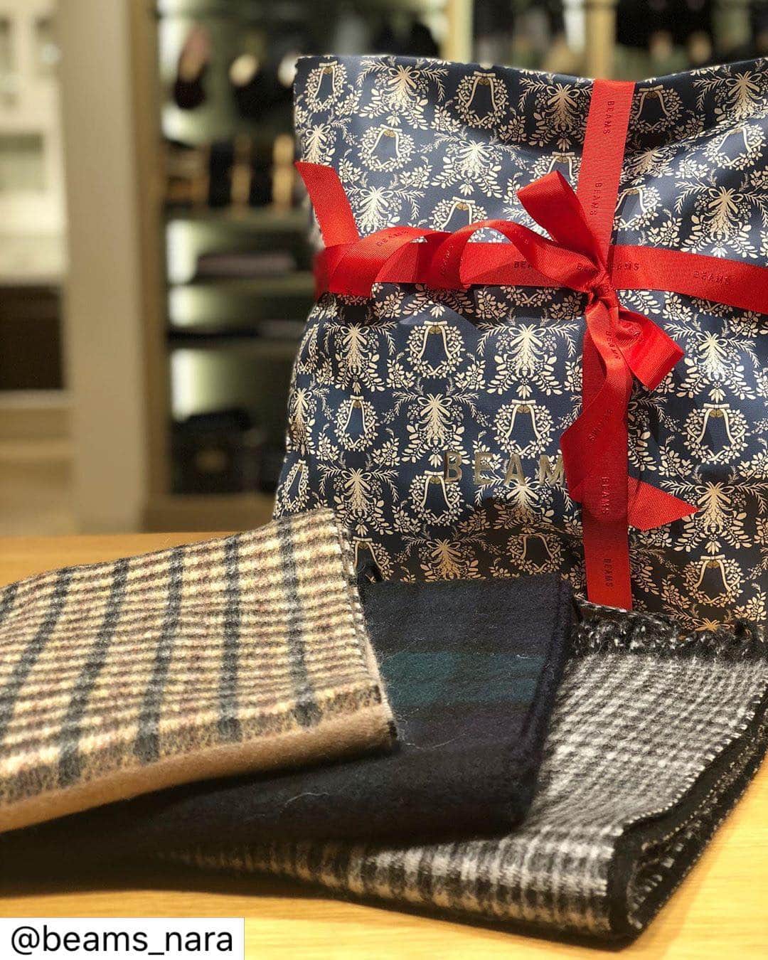 のインスタグラム：「BEAMS（1F）ならファミリー店 . クリスマスギフトをお探しの方は 是非ご来店下さい✨💫🌟 #beams#ビームス #beamsplus#ビームスプラス #raybeams#レイビームス #beamsboy#ビームスボーイ #beamst#ビームスティー #beams_nara#ビームス奈良 #大和西大寺#ならファミリー #ならファグラム #日本#japan#奈良#nara #奈良公園#鹿#大仏 #mensfashion #メンズファッション #newarrivals#19fw#19aw」