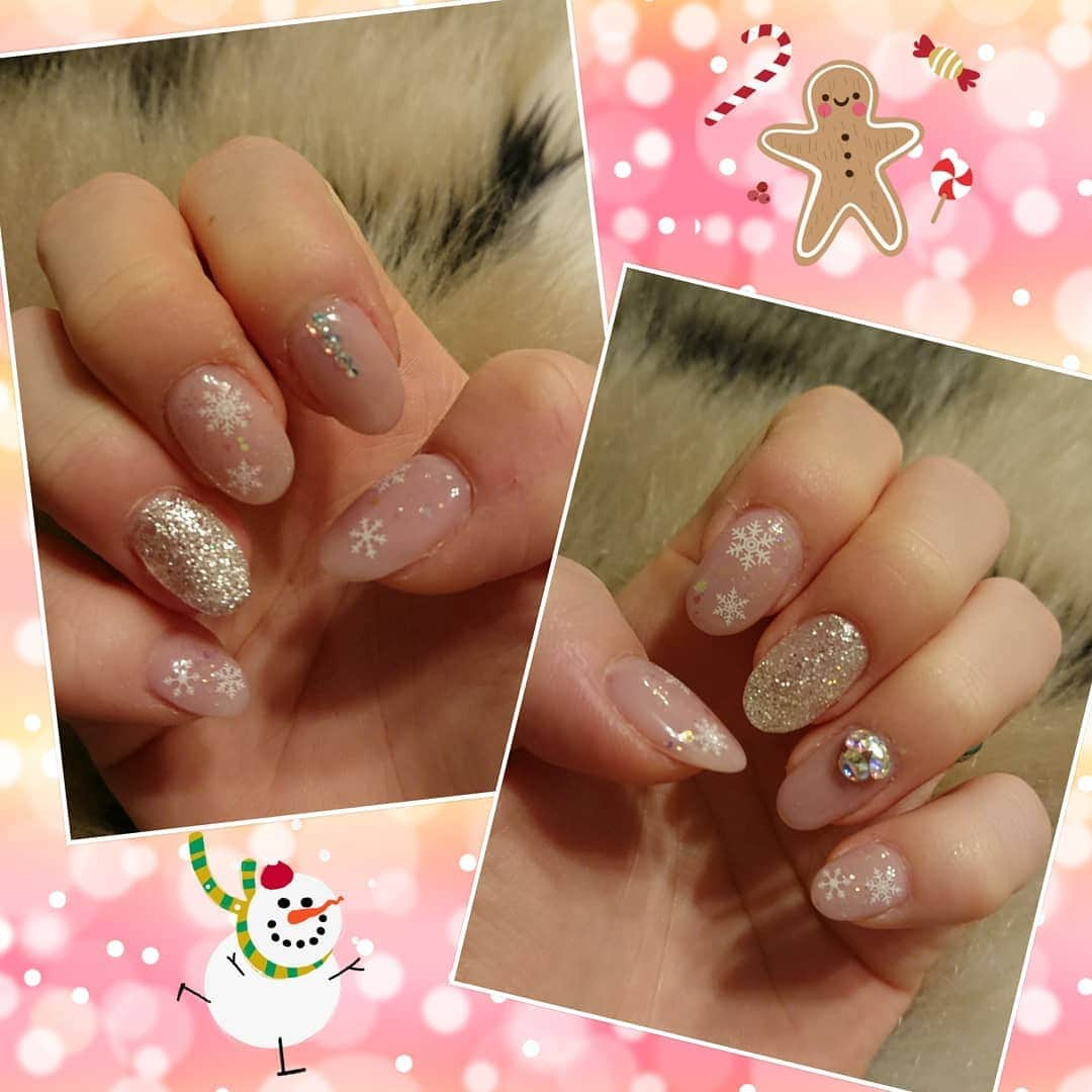 三浦真理子さんのインスタグラム写真 - (三浦真理子Instagram)「. こんばんわ🌟( '-' 🌟 ) . 今日はnailへ💅✨ 『雪の結晶ネイル』にしましたぁ❣️ . 雪の結晶シールやストーンをのせたり、 冬なのでキラキラに😍✨ . シルバーも1本ずつ入れて華やかになりました❣️やったぁ〜💗 . . #ネイル変えました #ネイル #ネイルデザイン #nail #naildesign #雪の結晶ネイル #ストーンネイル #キラキラネイル #nailstagram #💅 #💅🏻 #いいね歓迎 #pleasefollowme #instagood #冬ネイル #大人ネイル #ネイル好きな人と繋がりたい #❤️ #🌈」12月18日 21時40分 - marigram.22