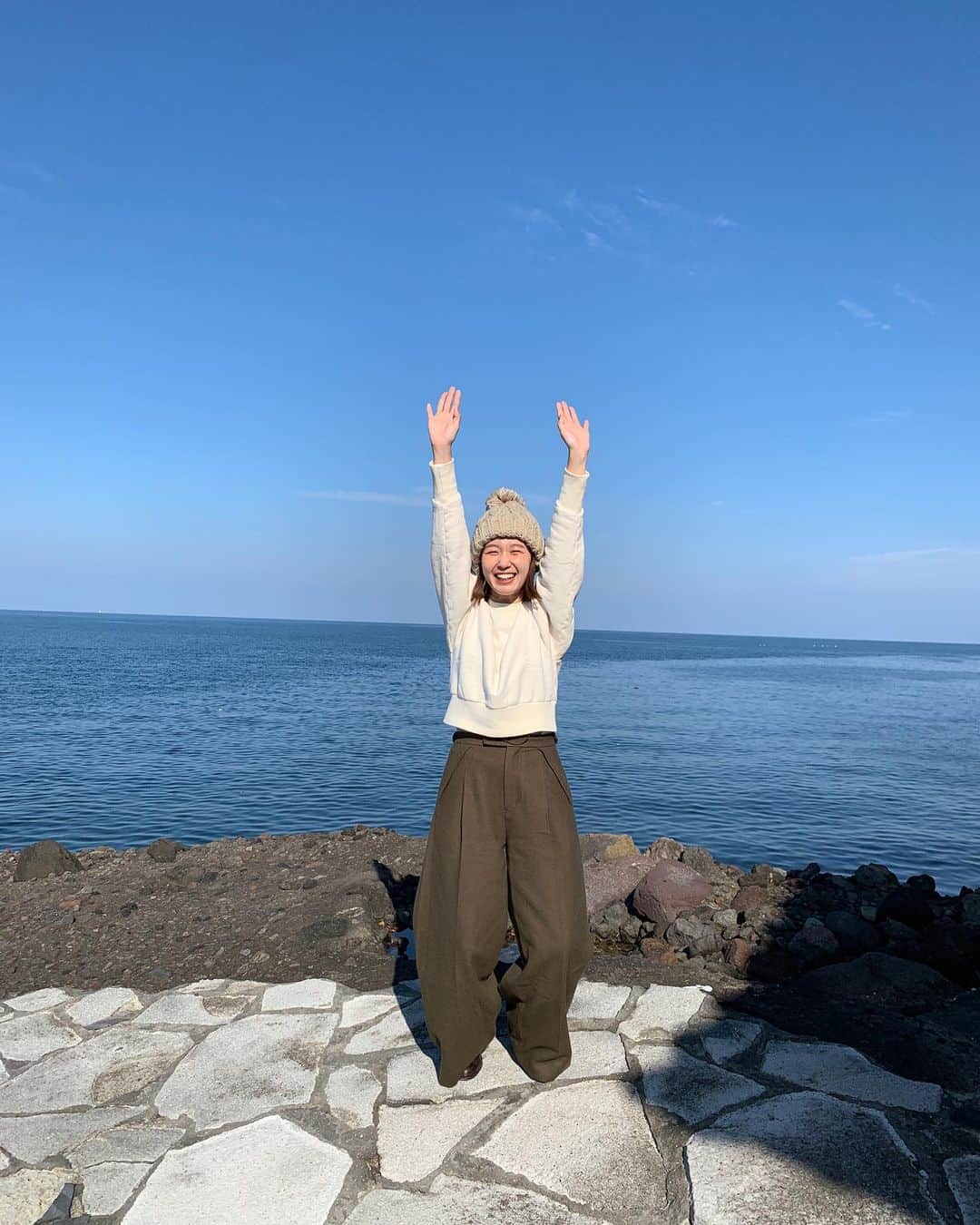 柴田紗希さんのインスタグラム写真 - (柴田紗希Instagram)「いー写真あるの忘れてた！ 私は自然が大好きだーーー！✨ . 自然のパワーを感じると 何でも何とかなるなる 大丈夫だよっという気持ちがわく デトックスの方法は人それぞれだけど 私のデトックス法の最大は友達と、自然と向き合って息をスーと吸うことだと思うんだな♡ だから自然に行くと勝手にありがとうと言ってる🤭 #大分 #粟島公園」12月18日 21時46分 - shibasaaki