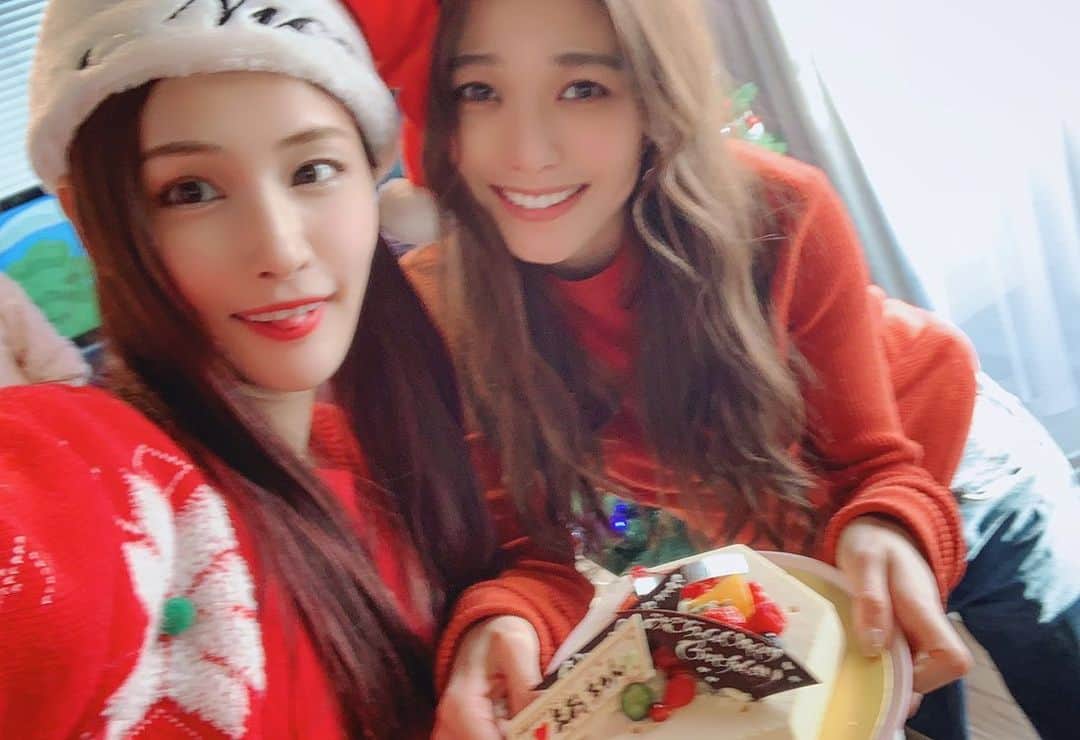 横町ももこさんのインスタグラム写真 - (横町ももこInstagram)「💖 . みんなでクリスマスパーティー🎄 . 久しぶりに現場のOBモデルちゃん&スタッフちゃん、そしてベビちゃんたちと会えて嬉しかった〜❤️ . 持ち寄りのクオリティが毎回みんなすごくて感心しちゃう😍😍😍 . . また集まろー❤️ . . #xmasparty#xmas#christmas#クリパ#クリスマスパーティー#メリクリ#merrychristmas#party#homeparty#ホムパ#女子会#クリスマス女子会#サンタコス#models#japanesemodels#マガシーク#OB会」12月18日 21時46分 - momochadayo