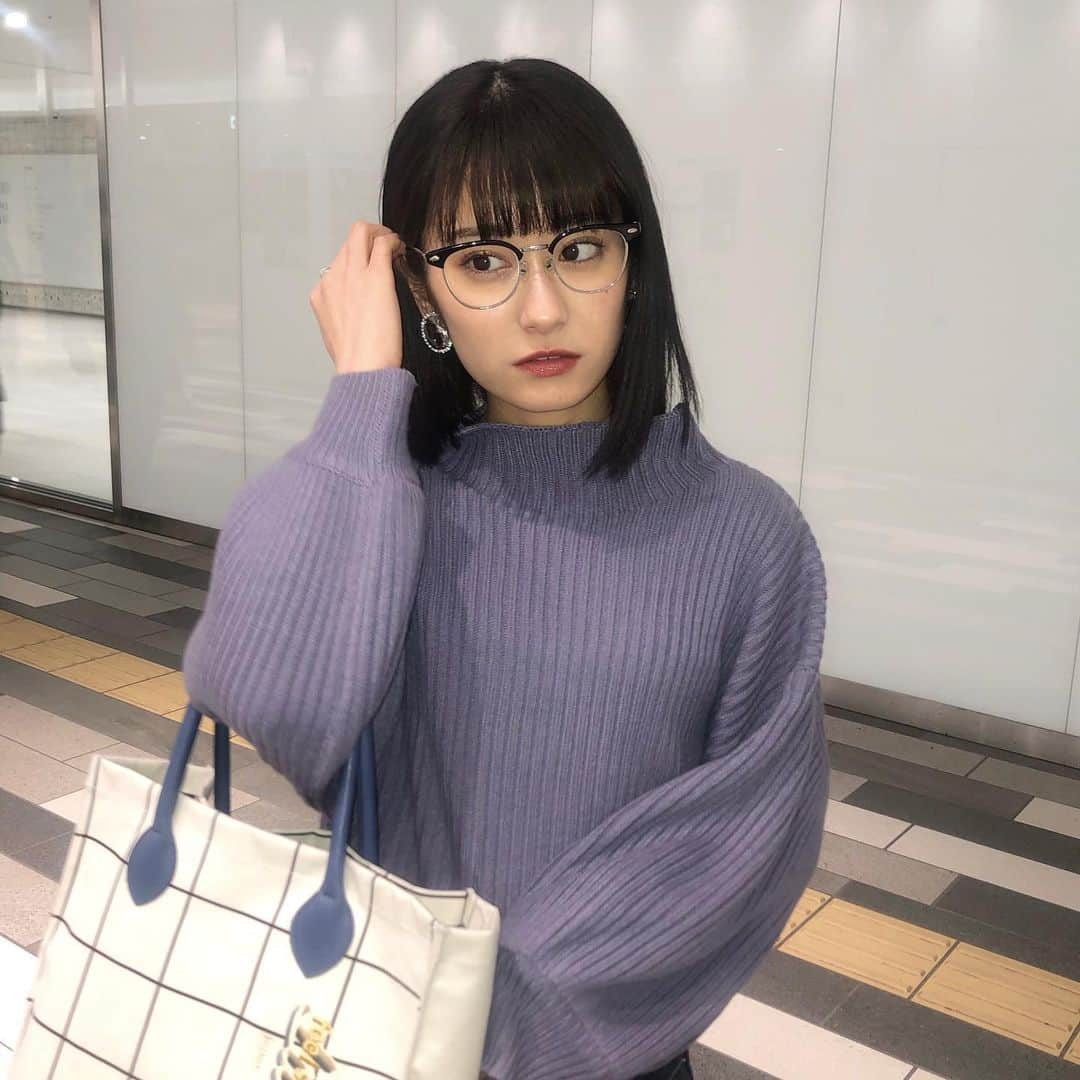 広瀬ちひろさんのインスタグラム写真 - (広瀬ちひろInstagram)「この日寒くて鼻赤くなってる(笑) 数少ない色物のニット~ ＠titivatejp です！  @titivatejp  #titivate #ティティベイト #titivatestyle」12月18日 21時57分 - chi_hirose