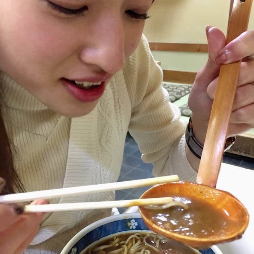 北川楓夏さんのインスタグラム写真 - (北川楓夏Instagram)「人生2回目の宝寿司。🍣 なんでこんなに美味しいんだろう。 そしてお酒もススム。 幸せすぎた〜😍 . 〆は初めての紀文！🍜 千秋麺も良いけどカレーそばもめちゃくちゃ美味しかった！滲みた！💓 . 宝寿司、1年に1回いけたらいい方だけど 次はいつ行けるかな〜😌 またご縁を待ってます❤️ . #akita #sushi #寿司 #宝寿司 #贅沢 #日本酒 #🍣 #🍶 #ふう散歩 #紀文 #千秋麺 #カレーそば」12月18日 21時55分 - fuka.kitagawa