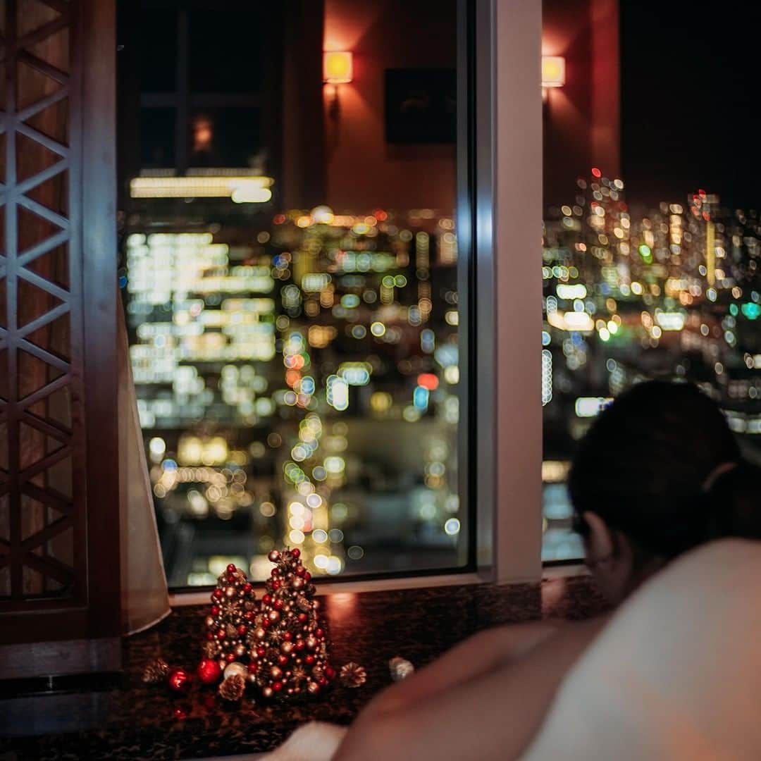 Shangri-La Hotel, Tokyoさんのインスタグラム写真 - (Shangri-La Hotel, TokyoInstagram)「⁣自分へのクリスマスプレゼントには贅沢なフルコースマッサージはいかがでしょうか。プライベート空間で究極の癒しをご体験ください。⠀ ⁣⁣Why not treat yourself a full-body treatment for Christmas? ⠀ ⁣⠀ ⁣⁣#シャングリラ東京 #東京 #銀座 #丸の内 #東京ホテル #ラグジュアリーホテル #スパ #chiスパ #クリスマス #shangrila #shangrilatokyo #Tokyo #Marunouchi #Ginza #LuxuryHotel #TokyoHotel  #chispa #spatime #christmas⠀」12月18日 22時00分 - shangrila_tokyo