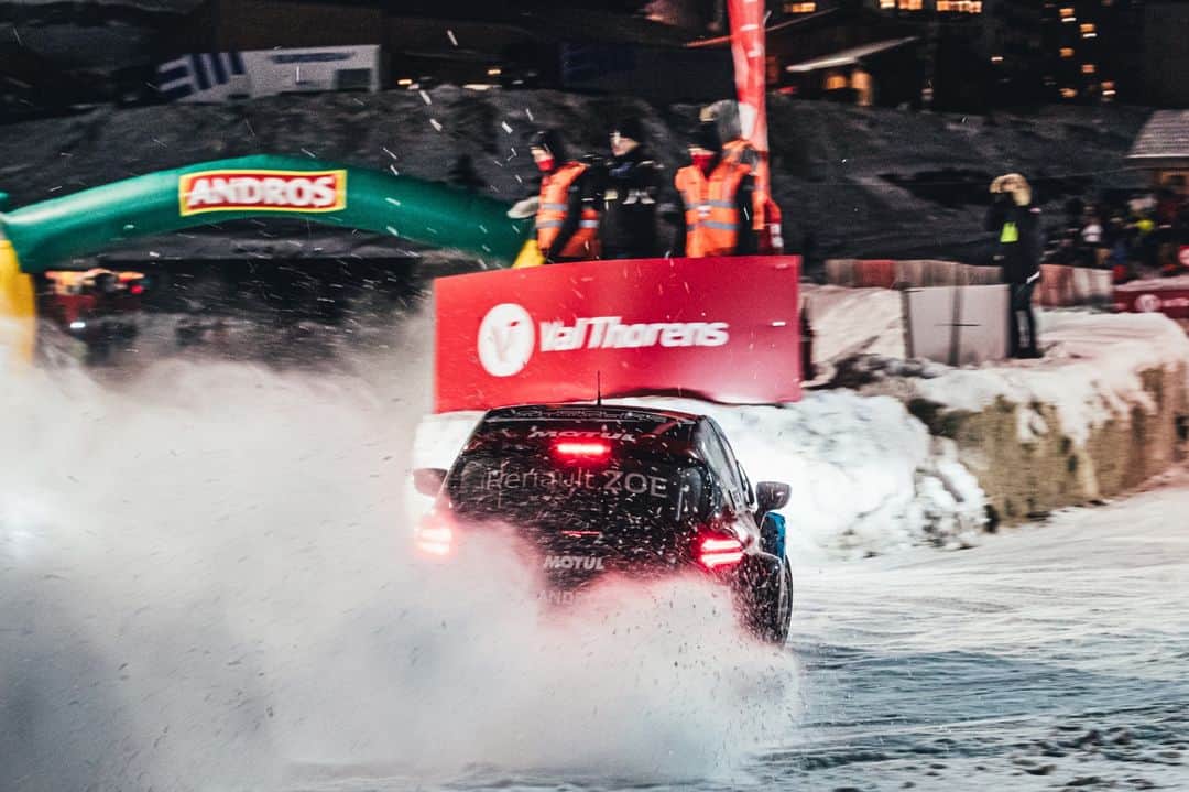 MOTUL Japanさんのインスタグラム写真 - (MOTUL JapanInstagram)「【アイスレース E-TROPHEE ANDROS】 . 皆さんアイスレースをご存知ですか？ . 雪上・氷上を駆け抜けるこのレース。様々な国で行われていますが、フランスでは電気自動車でのレースも行われています。 . 写真はMOTULがサポートするRenault & DA RacingのRenault Zoe ice-racing version!!! #MOTUL #MOTULJAPAN #RENAULTZOE」12月18日 22時03分 - motuljapan