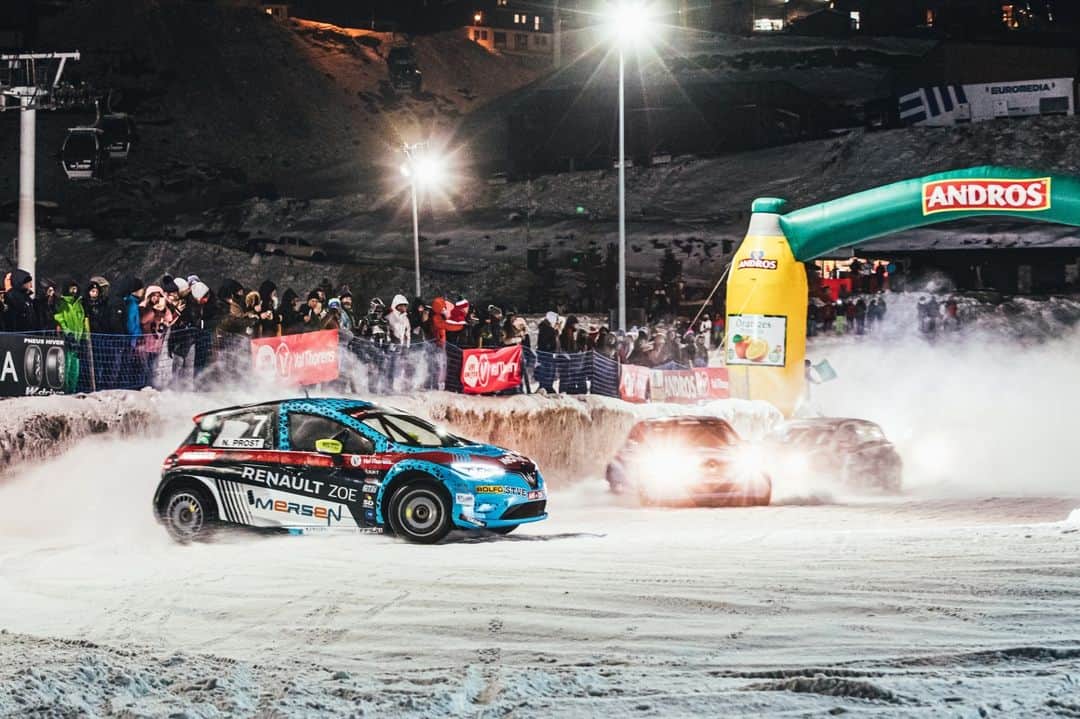 のインスタグラム：「【アイスレース E-TROPHEE ANDROS】 . 皆さんアイスレースをご存知ですか？ . 雪上・氷上を駆け抜けるこのレース。様々な国で行われていますが、フランスでは電気自動車でのレースも行われています。 . 写真はMOTULがサポートするRenault & DA RacingのRenault Zoe ice-racing version!!! #MOTUL #MOTULJAPAN #RENAULTZOE」
