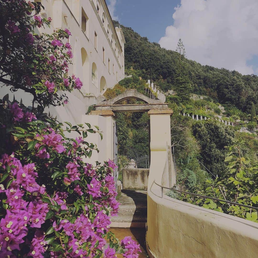 吉沢明歩さんのインスタグラム写真 - (吉沢明歩Instagram)「またすぐにいきたいアマルフィ ホテルがとても素敵だった #イタリア旅行#アマルフィ海岸 #ブーゲンビリア#素敵な景色」12月18日 22時04分 - akiho__yoshi