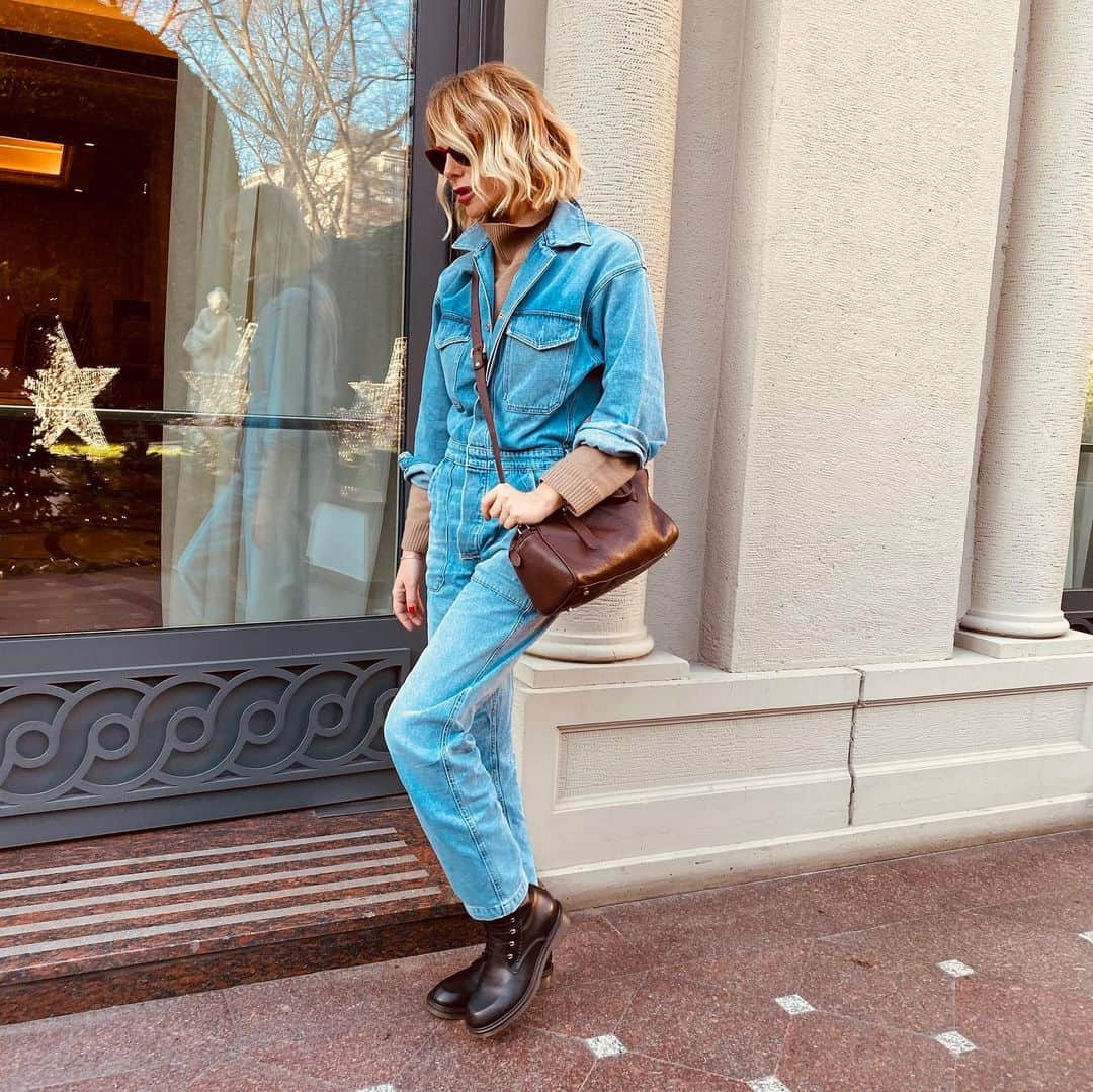 Alessia Marcuzziさんのインスタグラム写真 - (Alessia MarcuzziInstagram)「Pit stop💙 Grazie amica mia @nadejdasavcova  Grazie @citizensofhumanity 💙 #denim #jumper #giftedby」12月18日 22時10分 - alessiamarcuzzi