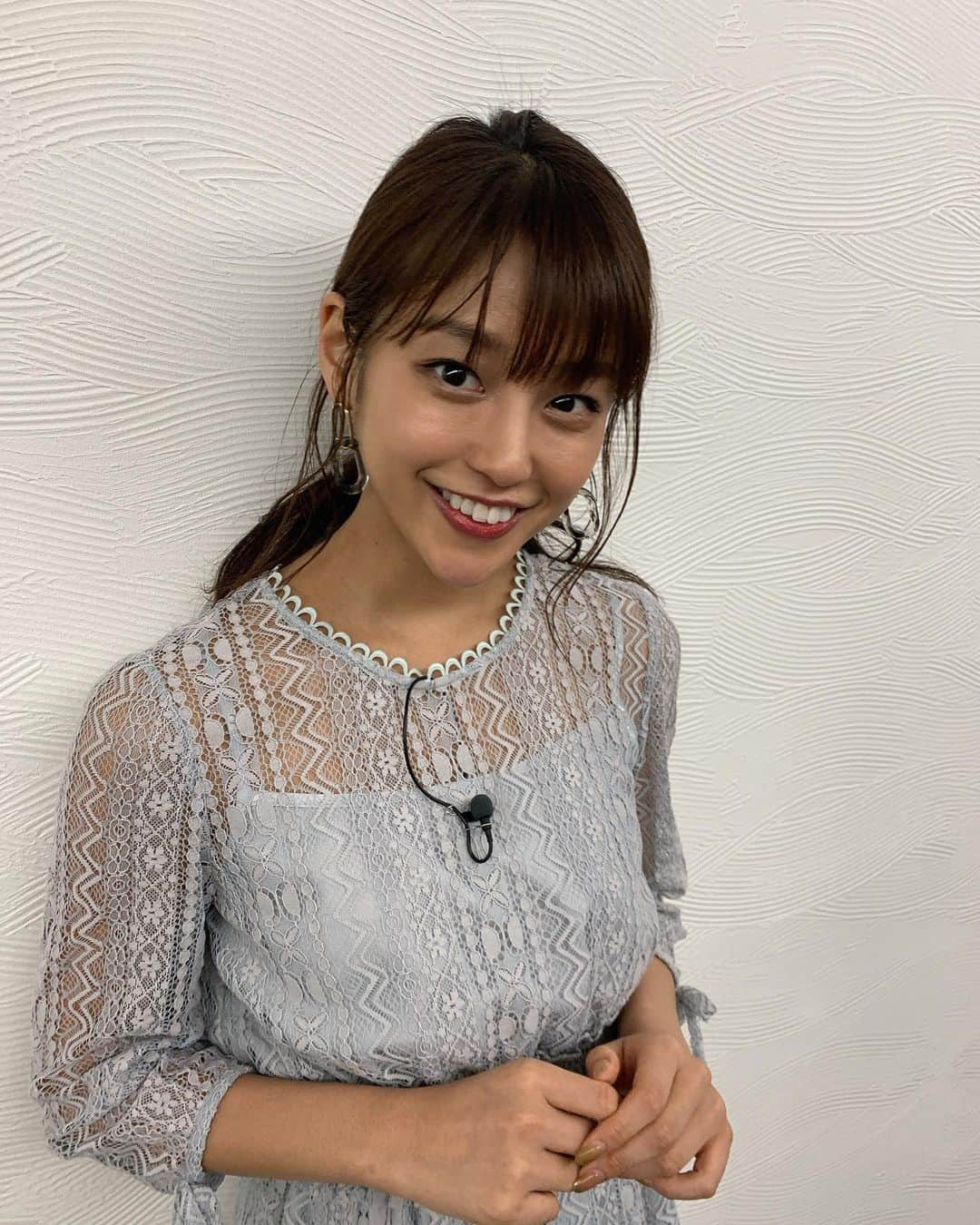 岡副麻希さんのインスタグラム写真 - (岡副麻希Instagram)「🍓﻿ こんばんは！﻿ 最近髪の毛がどんどん伸びるのです！！﻿ 夏はよく伸びるって言うけど﻿ 今は冬冬冬ですよねえ🤤❄️☀ #どうして﻿#😳 ﻿ そんな今日もうしろでまとめてもらいました☺️❣️﻿ #スッキリ#まとめ髪﻿ ﻿ 二段に分けて結び、ねじねじからの﻿ #くるりんぱ ♩✨✨﻿ ﻿ 👗#willselection #レースワンピース」12月18日 22時22分 - maki_okazoe_official