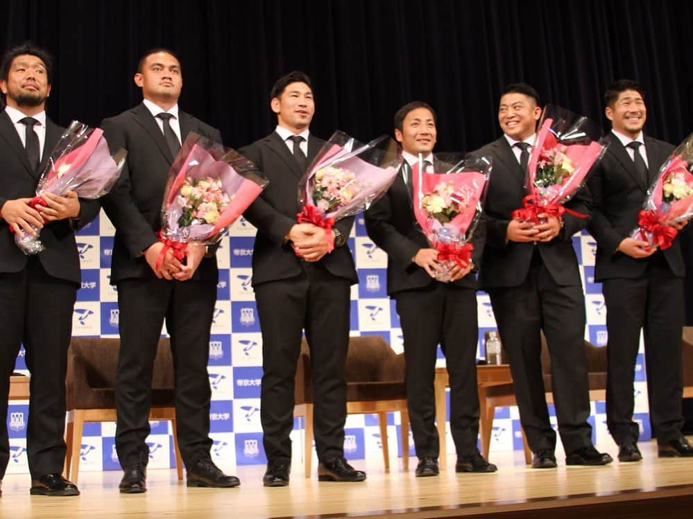 坂手淳史さんのインスタグラム写真 - (坂手淳史Instagram)「今日は帝京大学でW杯の報告会に参加させて頂きました！ 母校でこの様な報告会が出来て、幸せな時間でした。 今日来てくれた方々ありがとうございました🙏🙏 #帝京大学」12月18日 22時19分 - sakateatsushi2