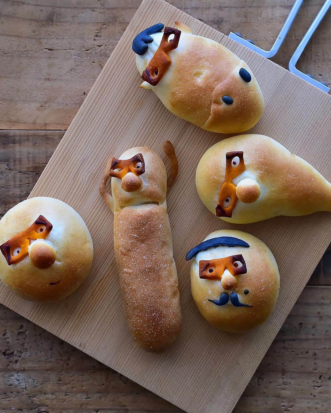 セーラさんのインスタグラム写真 - (セーラInstagram)「* 2019/12/18 * + . . めちゃくちゃ可愛いパン🍞 見て見て。 見てやってーー。(⚭-⚭ )♥ . . ずっと行きたかった #パン屋のぺったん 。 昼過ぎに行くともう完売しちゃうのでオープン狙って行って来ました。 6時半起き。（笑） . . いやいや、可愛すぎ。 可愛すぎて食べにくいですからー。 . . 近くに #ポークたまごおにぎり本店櫛田表参道 があるのでそこにも寄って。 朝から両手にいい匂いの美味しいものいっぱい。 幸せの朝活でした( *¯ ꒳¯*)。 ・ ・ ・ #ぱんやのぺったん #ポークたまごおにぎり本店 #可愛い #お出かけ #朝活」12月18日 22時21分 - se_ra0227