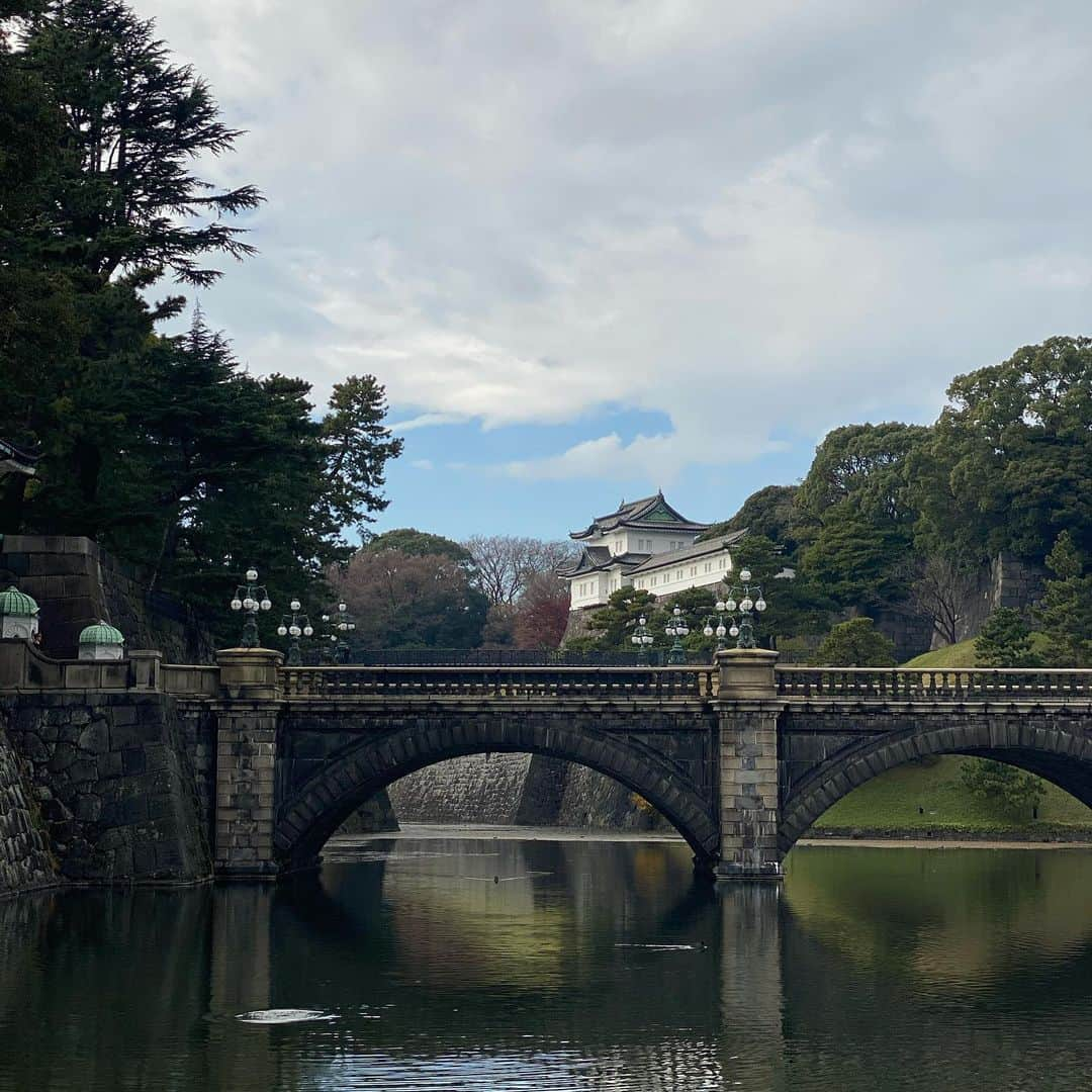 ゆうへいさんのインスタグラム写真 - (ゆうへいInstagram)「ブサイクランキング4位でフィニッシュ。まさか漫才劇場の楽屋のノリからこんな事になろうとは。何にせよ『吉田たち』のこと気になった方は劇場見に来てください。無理な方は吉田たちYouTube公式チャンネルもご覧ください。漫才沢山あります。本当に僕が4位で一卵性の双子の弟が66位なのか確認してみてください。間に62人おるの？？？ 会見が終わってからゆずるさんに六本木でお蕎麦をご馳走になってそのまま六本木から東京駅まで歩いてみました。いろんな景色があって良いものですね。  #吉田たち #漫才 #双子 #双子ブレないか #よしもと男前ブサイクランキング2019  2020年1/25(土)19:30〜 『吉田たち47都道府県漫才ツアーin神奈川 5/47』かなっくホールで単独ライブします！お近くの方、そうでない方、ご家族、お知り合いの方お誘い合わせの上来て頂けたらありがたき幸せです！チケットよしもとにてチケット発売中です！置きチケもDMにて受け付けております。お待ちしております！よろしくお願い致します🙇‍♂️🙇‍♂️﻿ ﻿ ﻿ ﻿ 我々吉田たちYouTubeの公式チャンネルでいっぱい漫才アップしておりますので是非観てチャンネル登録して頂きたいです！よろしくお願い致します！　﻿ ﻿」12月18日 22時36分 - tachianija