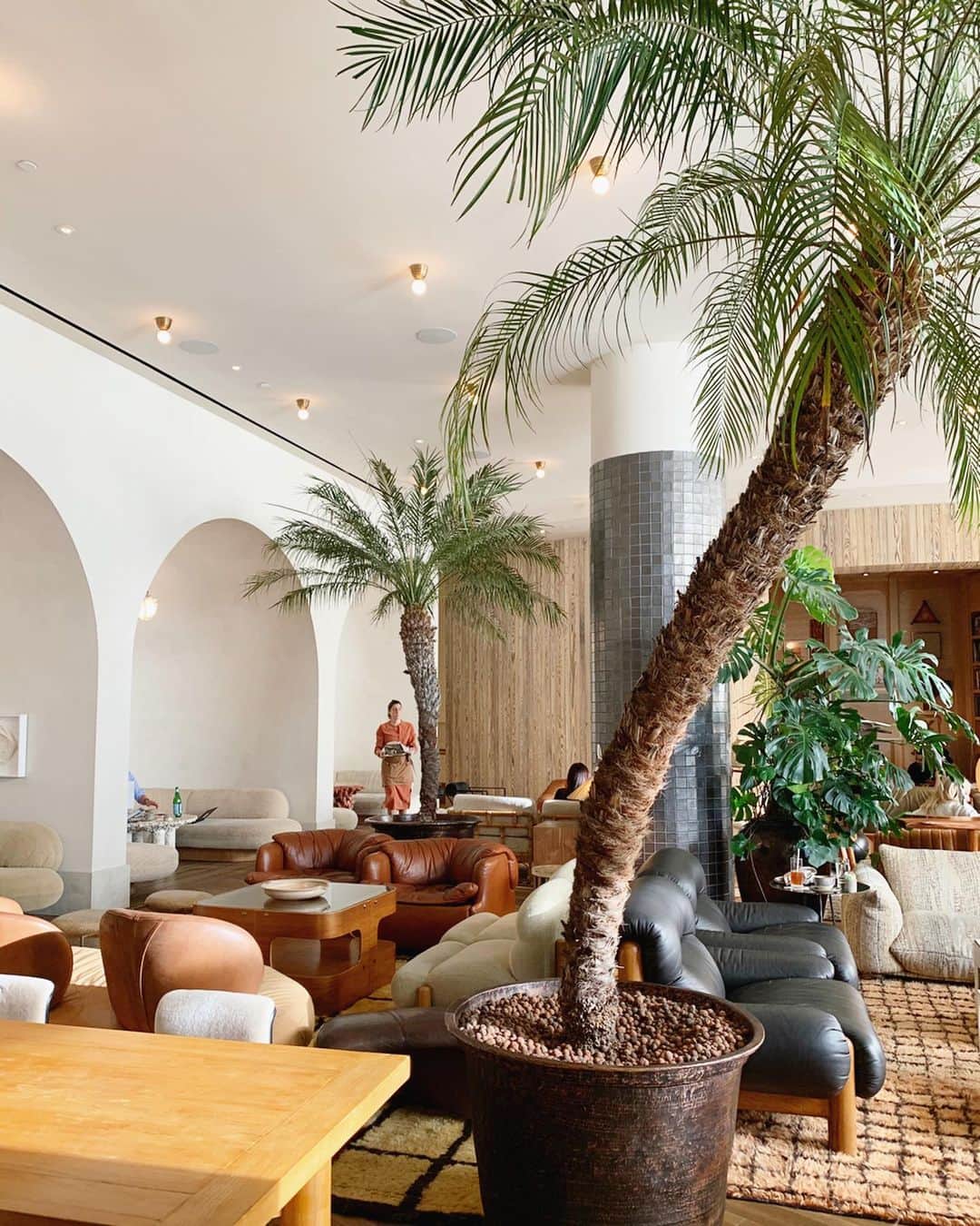 高木りなさんのインスタグラム写真 - (高木りなInstagram)「@santamonicaproper  Properホテルの屋上にある、Calabra🌴💙 サンタモニカの景色を眺めながら、美味しいお料理と久しぶりに再会した友人たちと💓 次男くんはランチ中ずっと寝てくれてました🐣💤 산타모니카 프로퍼호텔 옥상에 있는 레스토랑 Calabra! 여기 맛도 경치도 굿굿!👍🏻👍🏻 #santamonica #properhotel  #calabra #losangeles #california #girlfriends #サンタモニカ」12月19日 8時32分 - rinasvoyage