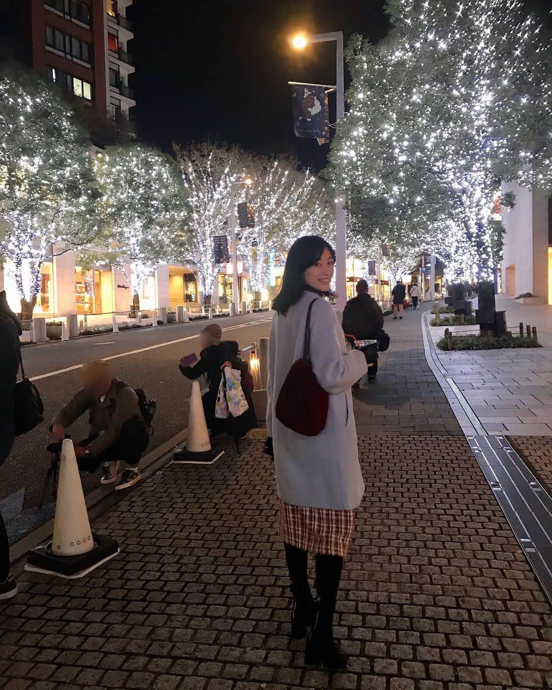 青山倫子さんのインスタグラム写真 - (青山倫子Instagram)「おはようございます。 気温差が激しいですね。 体調に気を付けて、今日も1日頑張りましょ。  街が着飾って綺麗な季節。 お散歩したくなっちゃう。 次はどこに行こうか考えるのも楽しいな。  #青山倫子 #イルミネーション #大好きな季節 #お散歩したくなっちゃうね #次はどこに行こうかな #朝からわくわくリサーチ #暖かくして過ごしましょ」12月19日 8時36分 - noriko_aoyama1229
