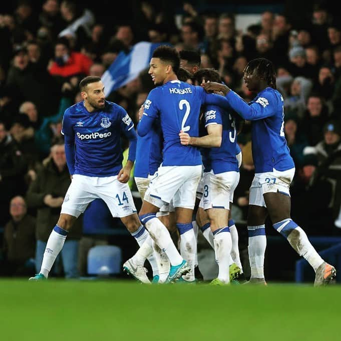 メイソン・ホールゲイトのインスタグラム：「Proud of the togetherness to come from 2 goals down. Gutted to go out on penalties but need to keep the momentum Saturday!! #coyb 💙」