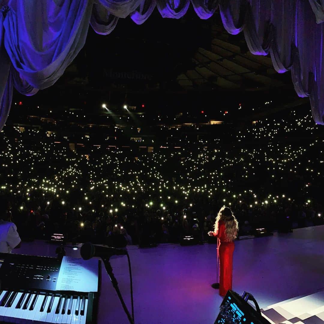 マライア・キャリーさんのインスタグラム写真 - (マライア・キャリーInstagram)「What an amazing week this has been: a sold out show at @thegarden, a super festive tour-wrap party at @taodowntown 🎉, #AllIWantForChristmasIsYou hitting #️⃣1️⃣ on the @billboard Hot 100, ⚡️flipping the switch at the @empirestatebldg (check out the nightly light show set to my song starting tomorrow!) and taking over the @latelateshow!!! The icing on top was meeting my fans at @shopnationnyc to celebrate the season😍!! It made me sooo happy! THANK YOU!! ❤️Christmas truly did come early this year, but it's really just the beginning! New music video debuts tomorrow night! ahhh!!! #excited #MC25 🎄」12月19日 9時09分 - mariahcarey