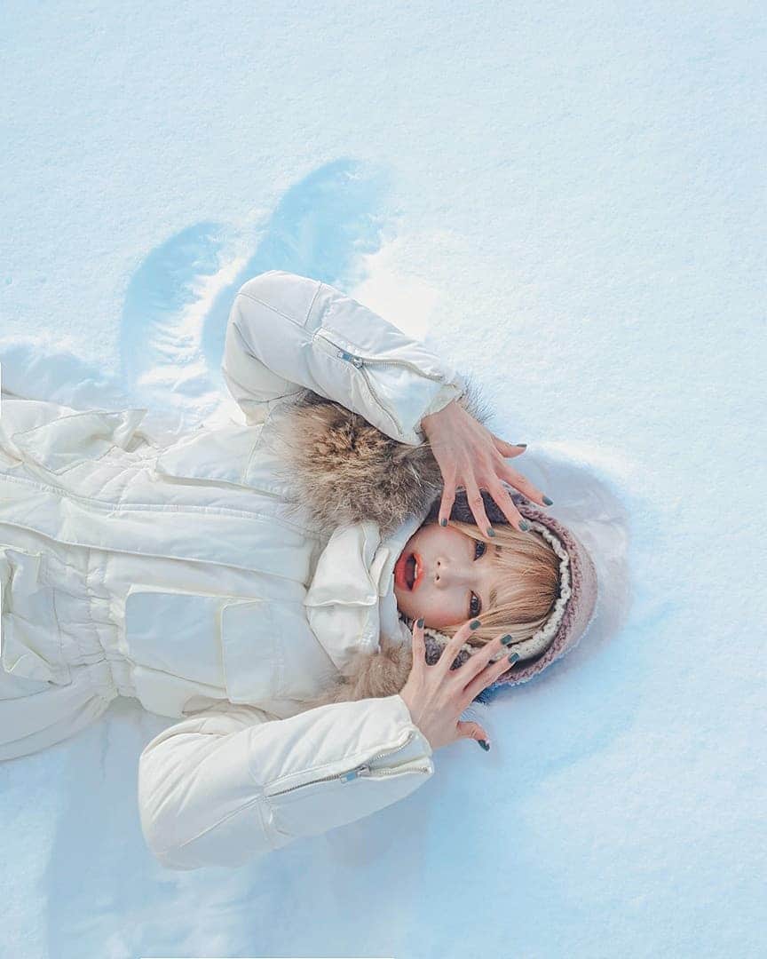 Han Ga Eunさんのインスタグラム写真 - (Han Ga EunInstagram)「Winter #lakelouis  #galaxy9plus . . #갠역시도쓸만하네 . #캐나다 #우정여행 #밴프 #설국투어 #canada #banff #tripstagram #레이크루이스 #여행스타그램」12月19日 0時30分 - gaeungbebe