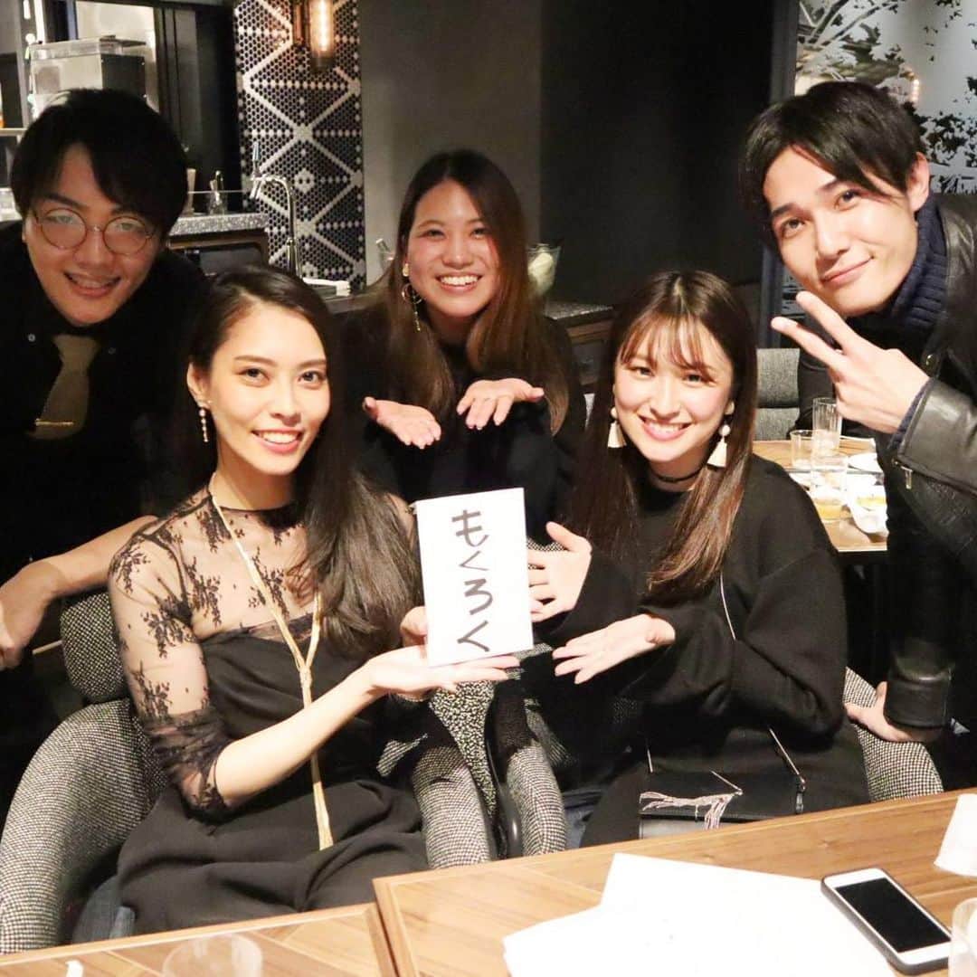 渡邊菜々さんのインスタグラム写真 - (渡邊菜々Instagram)「・ 事務所の忘年会🤤 1年間お世話になりました！！ やっぱ楽しすぎる事務所🤭🤭 この事務所でよかったー！！ってほんとに心から思える！ 恩返しが出来るようにお仕事もっと出来るように頑張ろ🔥🔥🔥🔥 そしてー！！！！！！！！ クイズ大会あってチームで優勝した🤟💃 はしゃぎすぎ叫びすぎた😂😂 ありがとうございました🔥 大好きな人達と会えて嬉しかった🤭💗 ・ #Officenoir#noir #渡邊菜々#Fチーム#最強 #お兄ちゃんとも#ちかさん#そしてじゅんさん #一緒のチームは最高❤ #ありがとうございました！！！ #私年下すぎて😂😂#頼れるお兄さんお姉さんばかり #いい人たち多すぎて😭💗」12月19日 0時59分 - watanana1225