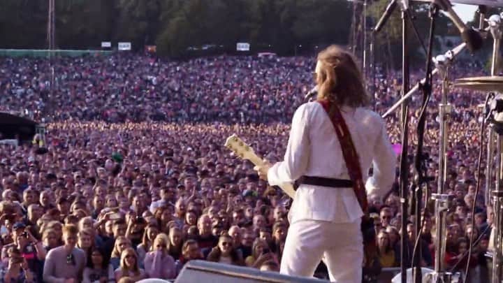 ルーファス・テイラーのインスタグラム：「How Can I Lose Your Love lyric video came out a couple weeks ago. Here’s a couple clips. 👀 #thedarkness」