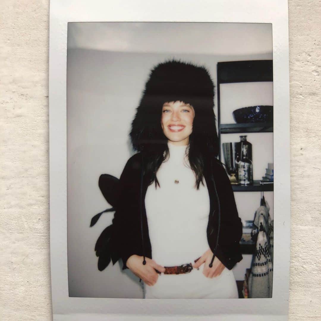 エミリー・DiDonatoさんのインスタグラム写真 - (エミリー・DiDonatoInstagram)「@lotteelisa is back again on YouTube giving us some winter and holiday outfit ideas! 🎄❄️ Link in BIO! @juliabahlsen」12月19日 1時07分 - emilydidonato