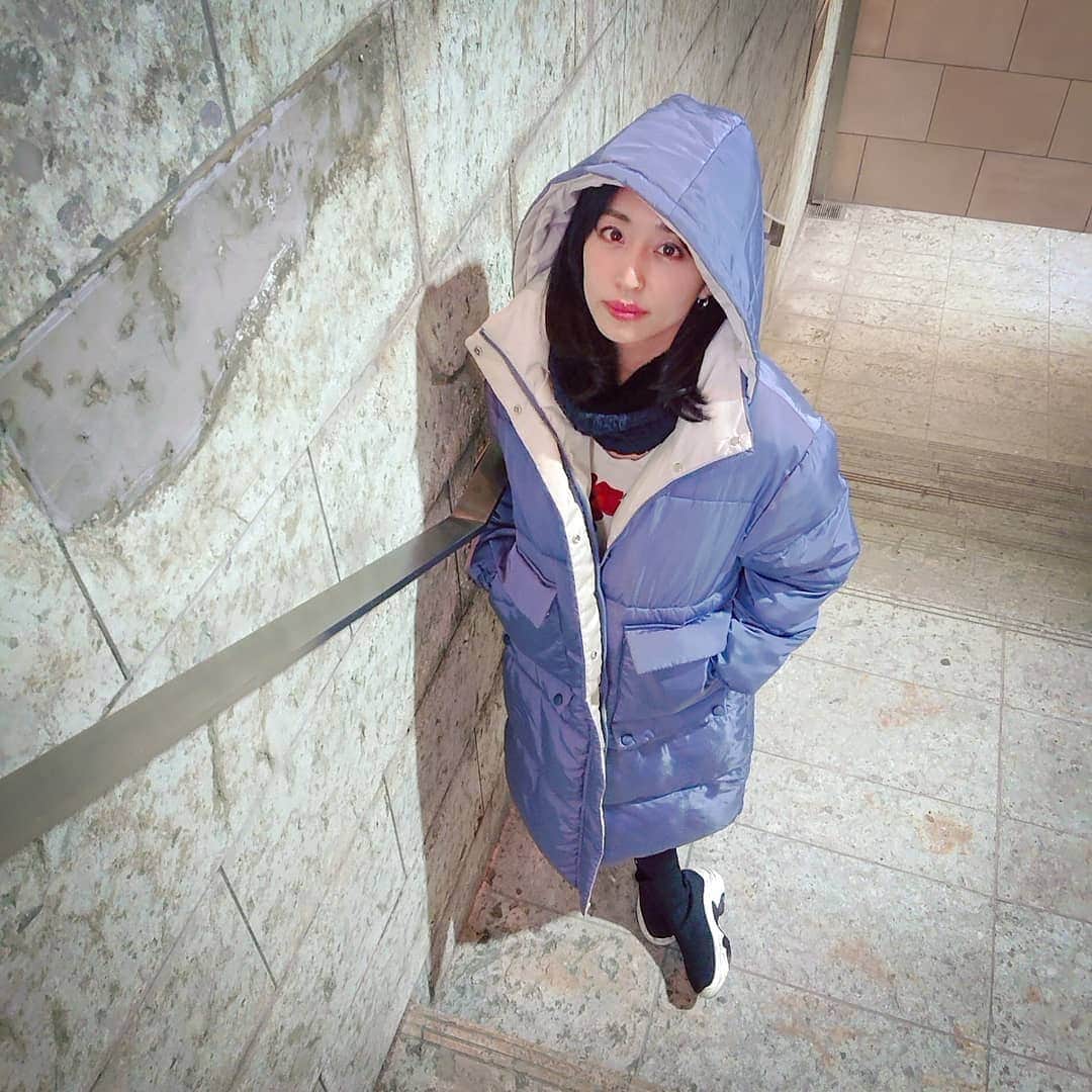 のインスタグラム：「Keep warm everyone!  外は寒いよ🥶コートは@17kg_official 暖かいコート着て行ってよかった！  今日はラジオの収録の後、D_Driveが音楽を担当する舞台作品「チェリーを3つ入れてください。」のミーティングに参加してきました。 いよいよチェリ3の方も本格化してきましたが、実際どうなるのか？ドキドキとソワソワ感があります。 「ENTERART チェリーを3つ」で検索してみてください。 来月11日と12日に神戸アードヒレッジセンターで上演です。  #D_Drive #yuki」
