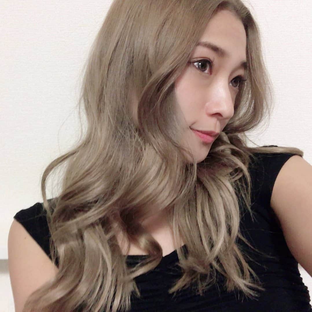 滝口成美のインスタグラム：「@1009higu さん 今年最後にカラー行けて綺麗にしてもらえて 良かった‼︎今年も一年有難うございました💇🏼‍♀️」