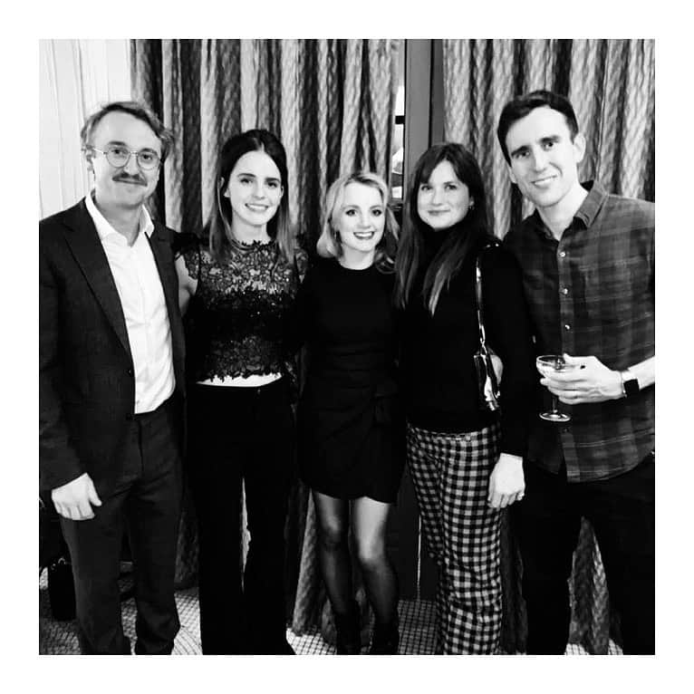 エマ・ワトソンのインスタグラム：「Merry Christmas from us ☺️」
