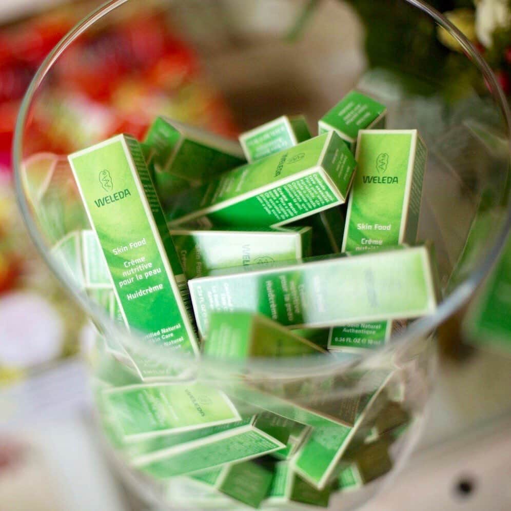 Weledaのインスタグラム：「We’ve created a NEW Skin Food Original Travel Sized Multi-Pack just in time for the holidays! 💚 Stock up on your favorite minis and get this pack for $14.99 during the 12 Days of Beauty Event! (PC: @thezoec ) #WeledaSkinFood」