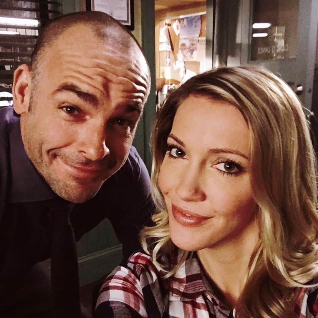 ポール・ブラックソーンさんのインスタグラム写真 - (ポール・ブラックソーンInstagram)「Greetings all, here’s one of my favourite pics of @katiecassidy and myself - name that season anyone ?? 2nd pic is a little box set that KC asked me to put out there... There’s a lot of misgivings about #CBD oils. It’s not just some stoner, whacky nonsense, this is a natural and (in this case) organically grown medicine that can help with pain, anxiety and depression. Basically it’s good for you. Please click on @withjane for more info about the products.... Worked out the season yet?  XoxoX」12月19日 2時02分 - paulblackthorne