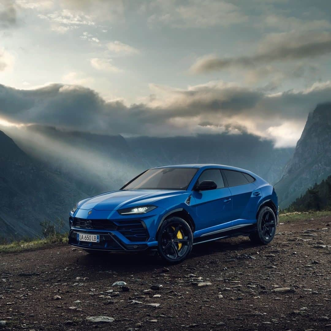 ランボルギーニさんのインスタグラム写真 - (ランボルギーニInstagram)「Amplify the fun of leaving the city behind with the Lamborghini Urus.  Couple its V8 bi-turbo engine with the ANIMA Selector and you get the Super SUV that greets mountainous terrains, highways and everything in between with the same ease. All you need to do is savor the view.  #Lamborghini #Urus #SinceWeMadeItPossible #AboutLamborghini」12月19日 2時00分 - lamborghini