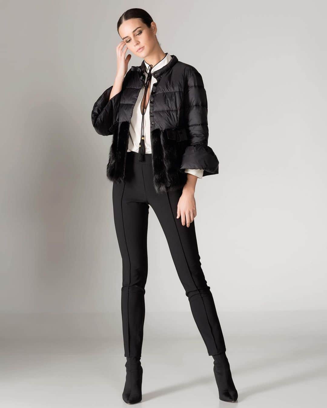 クリスティーナガヴィオリのインスタグラム：「Be elegant this winter with a #CristinaGavioli total look. 💖 Discover our #FW19 collection in store and online at www.cristinagavioli.it  #cristinagavioli #fashion #fashionable #trend #outfitoftheday #fashiongram #fall #winter #cristinagaviolifw19」