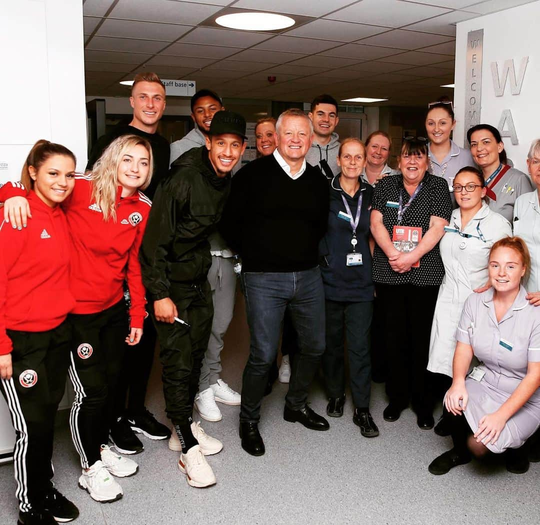 カラム・ロビンソンさんのインスタグラム写真 - (カラム・ロビンソンInstagram)「Was a pleasure going down to Weston Park Hospital yesterday!! Sending our love and blessings to all the patients over Christmas ❤️🙏🏽」12月19日 2時14分 - callumrobinson7