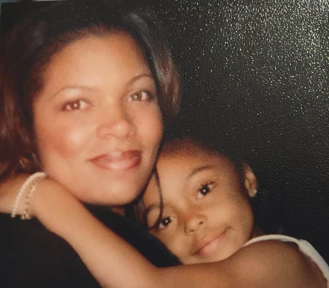Kaelynn KK Gobert-Harrisさんのインスタグラム写真 - (Kaelynn KK Gobert-HarrisInstagram)「PSA!!!!!! ITS A REAL QUEENS BIRTHDAY TODAY!!!!! Mommmmmmaaaaaaaa!!!! You are my everything ... my first true love!! I don’t think you’ll ever understand how much of a light you are to not only me, but to EVERYONE who comes into contact with you... I love you so so so so much! I can’t even put into words what you mean to me or what I would do for you...You are my ride or fly for reaaaaaaal! You are my heart! MY MOTHER! MY BEST FRIEND! MY TEACHER! My protector! God was really lookin out for Ashlynn and I blessing us with you as our Mommy. My fellow sag 💎— // “Because God is within her she will never fail” Psalms 46:5 (Basically you’re the one mom)」12月19日 2時17分 - kaelynnharris