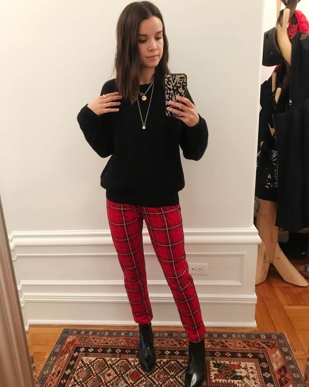 イングリッド・ニールセンのインスタグラム：「Last night’s #slowfashion moment! Had dinner with friends before we all disperse for the holidays so obviously I had to wear these pants! 🎄 I think the biggest style surprise for me in the last year has been how much I have LOVED playing around with statement pants - bold prints, bright colors, super wide leg, and unexpected materials. The best part is: I’m wearing long underwear underneath these pants and wow! What a game changer for winter - color AND warmth! What about you? What has been a style surprise for you this year?」