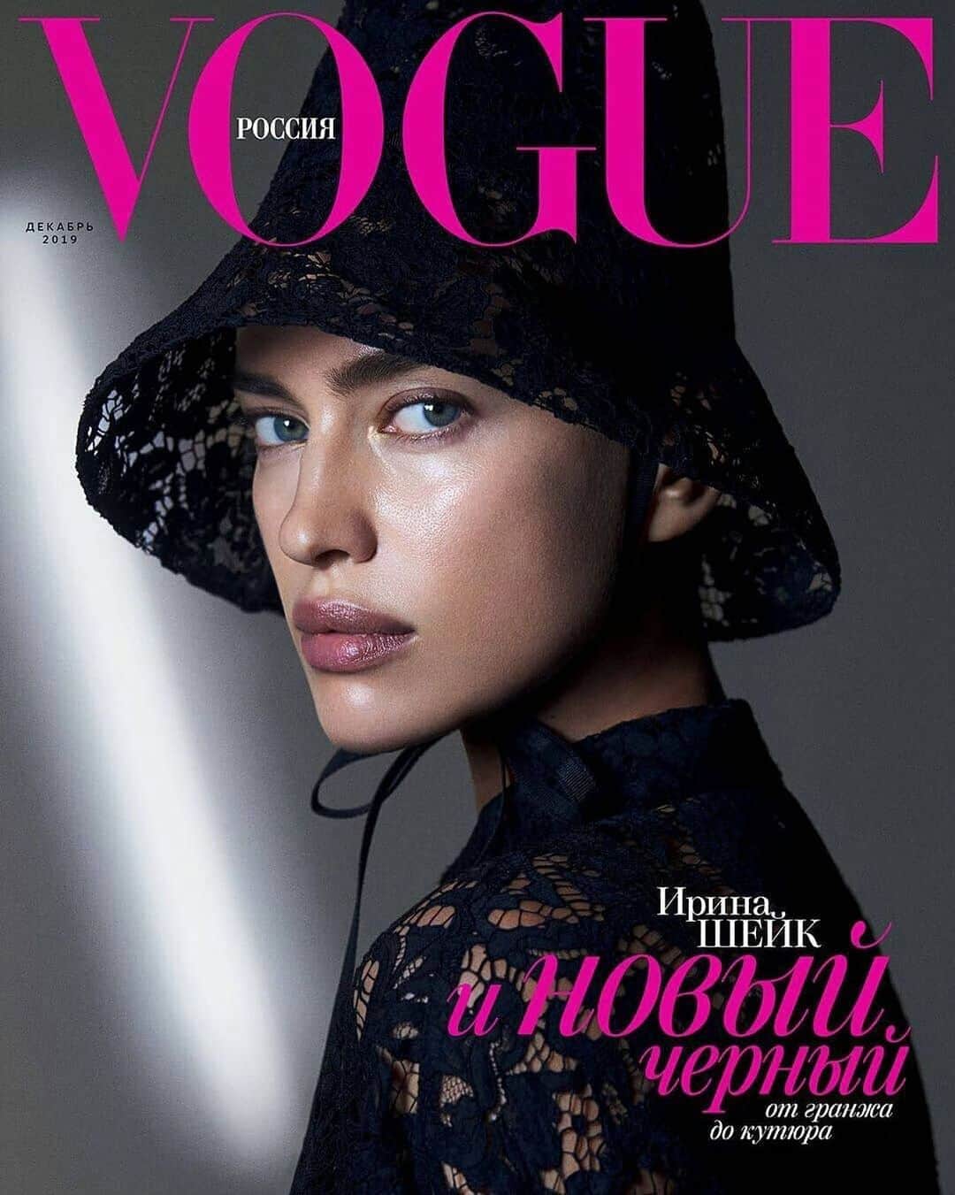 Valentinoさんのインスタグラム写真 - (ValentinoInstagram)「@irinashayk was photographed by @zoeygrossman for the cover of @voguerussia’s December issue in a look from #ValentinoFW19 by @pppiccioli.」12月19日 2時37分 - maisonvalentino